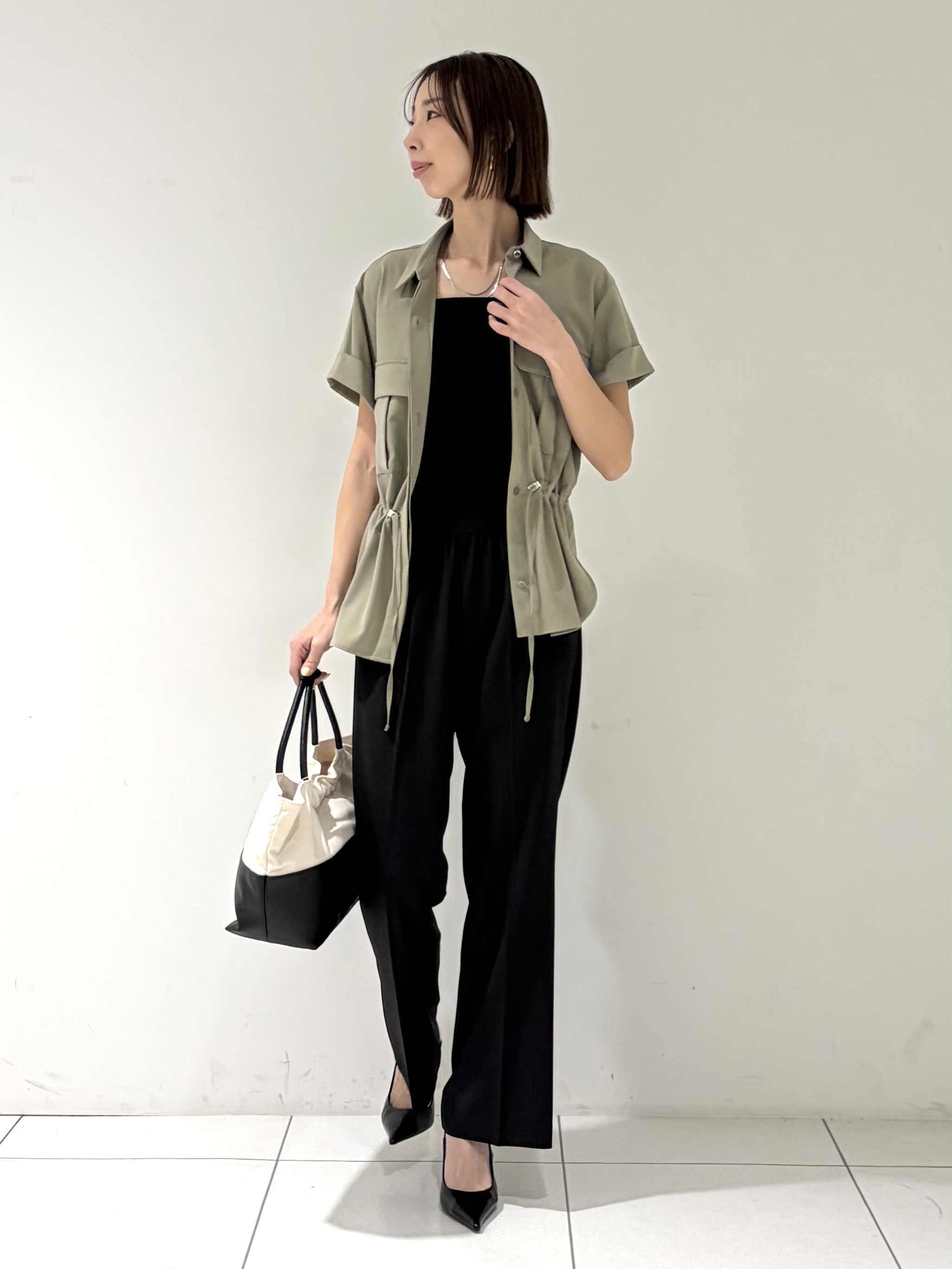 shioriさんの「INDIVI｜Comfy SET UP｜サファリシャツ【セットアップ対応／通勤／カセット服／接触冷感／UVカット】」を使ったコーディネート