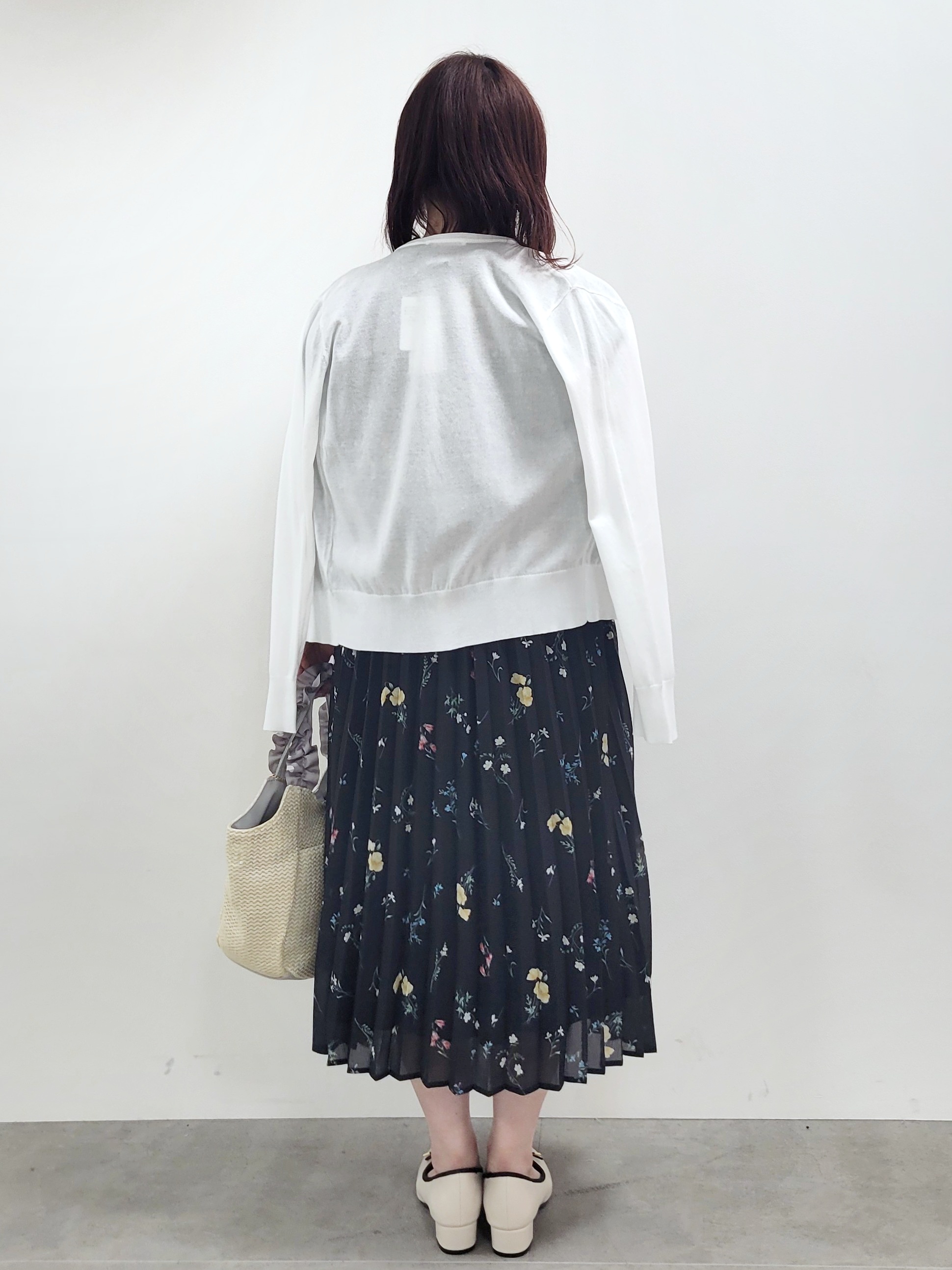 kinaさんの「index｜【接触冷感】ビジューボタンカーディガン《抗ピリング／洗濯機OK》」を使ったコーディネート