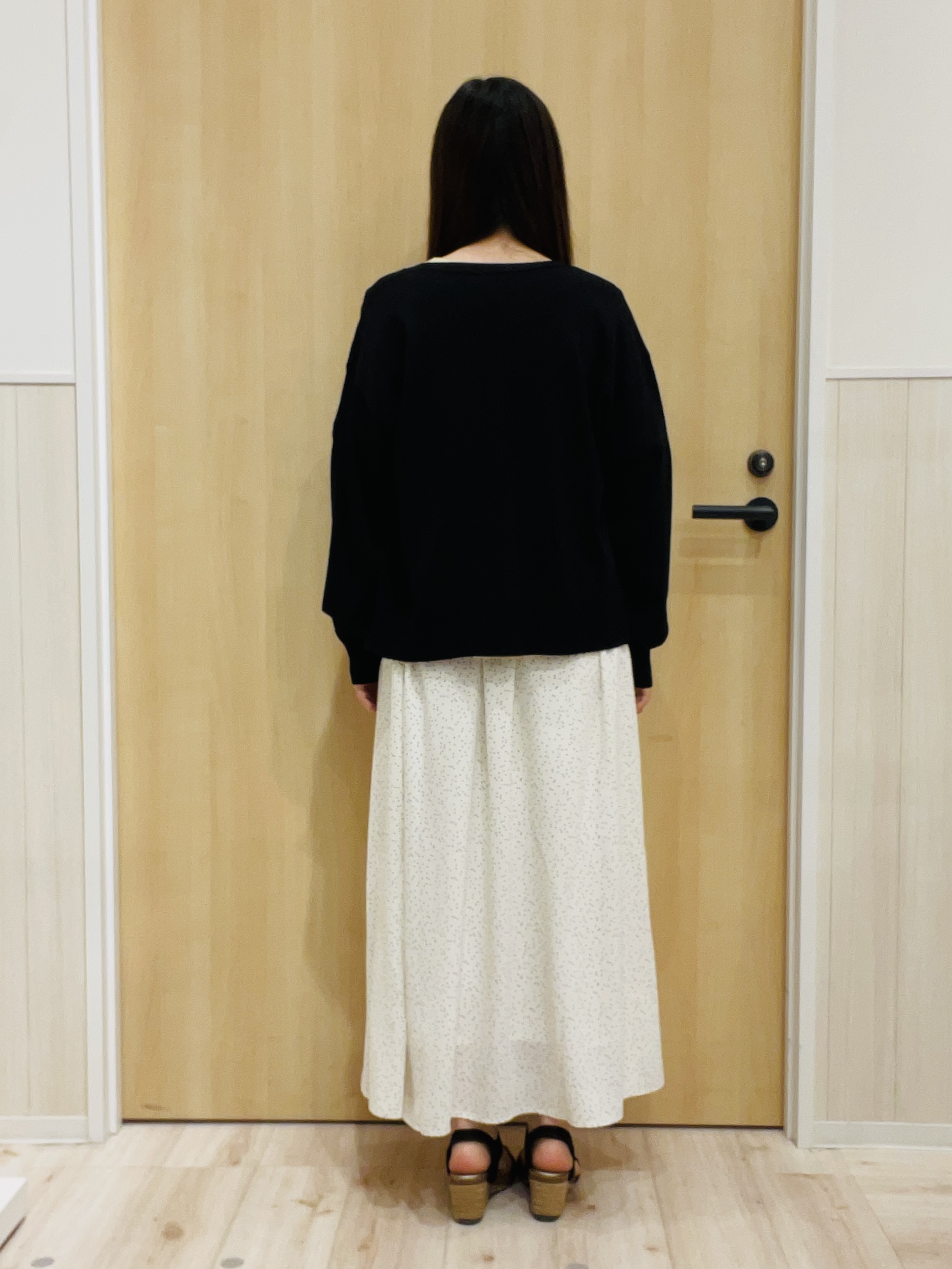 minamiさんの「SHOO･LA･RUE｜【洗濯後しわになりにくい/UV/S-LL】Tシャツ感覚できれい見え タックブラウス」を使ったコーディネート