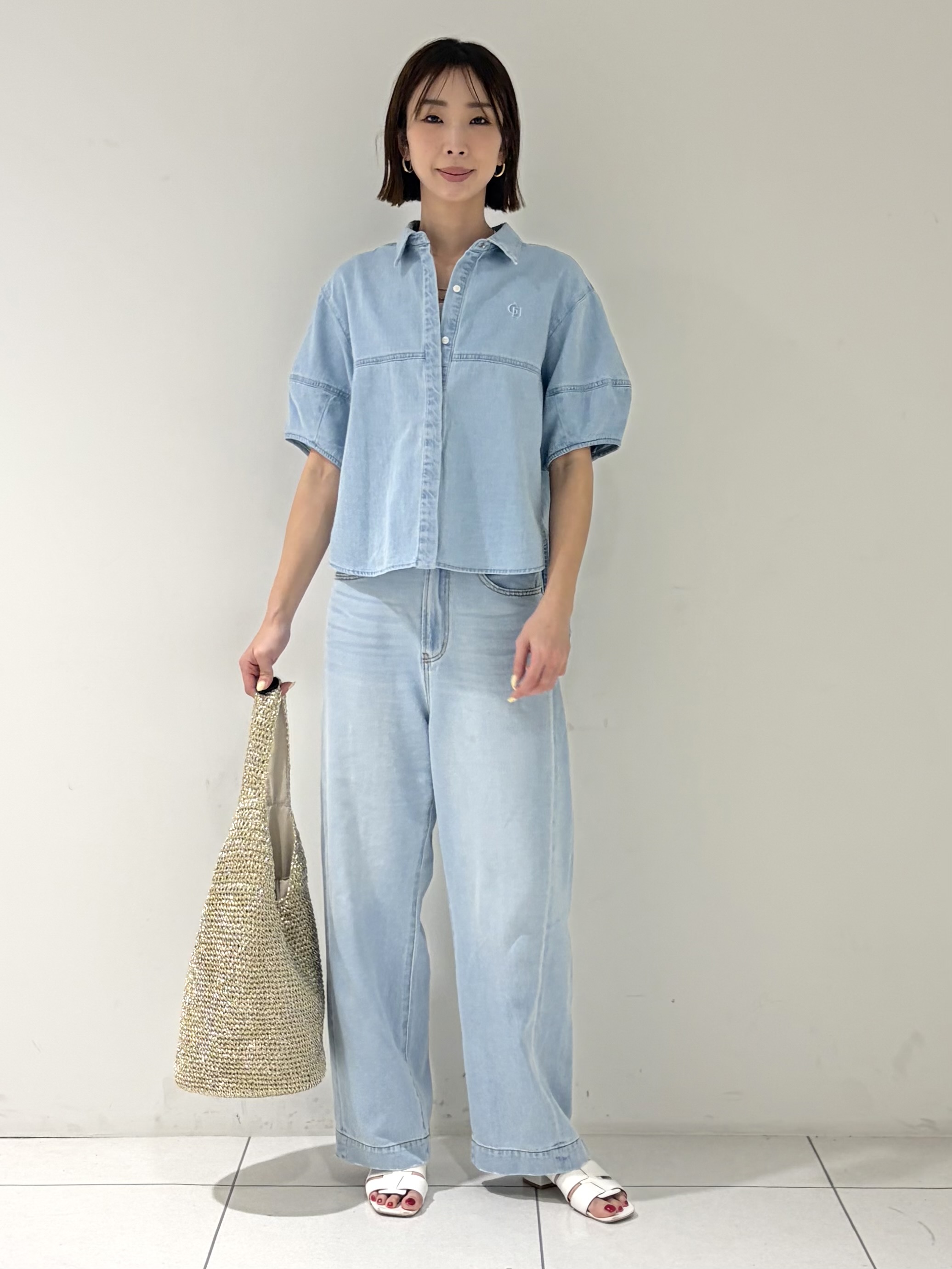 shioriさんの「INDIVI｜フォルムスリーブデニムシャツ」を使ったコーディネート