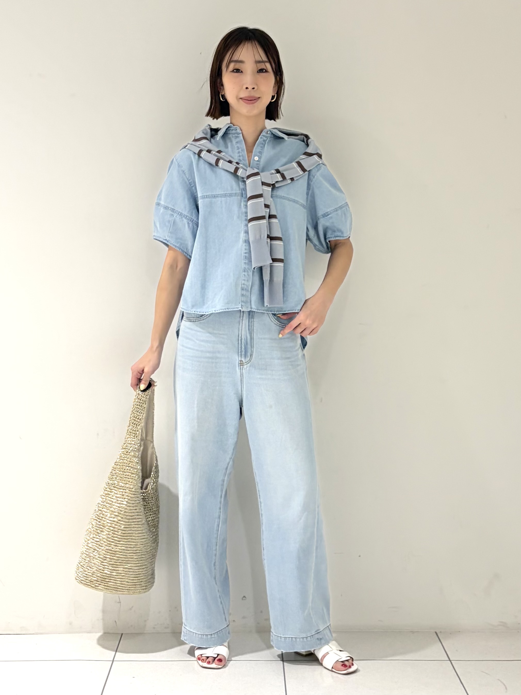 shioriさんの「INDIVI｜フォルムスリーブデニムシャツ」を使ったコーディネート