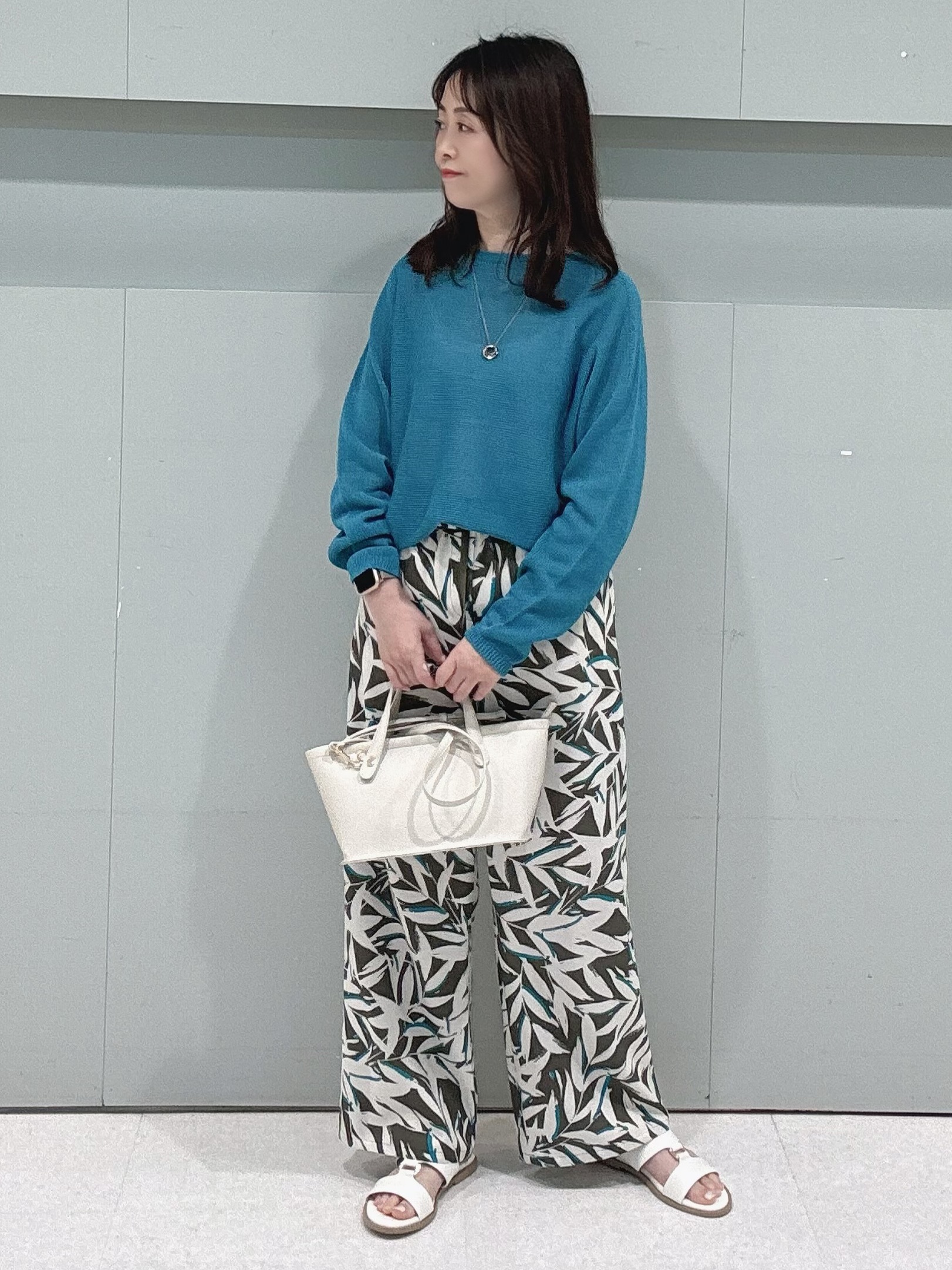 makiさんの「UNTITLED｜【8色展開/程よい透け感】ドライタッチボートネックニット」を使ったコーディネート