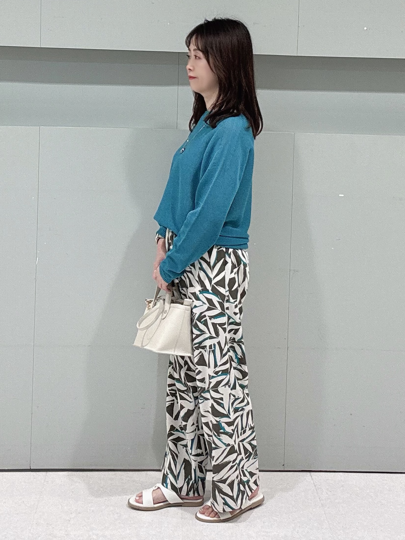 makiさんの「UNTITLED｜【8色展開/程よい透け感】ドライタッチボートネックニット」を使ったコーディネート