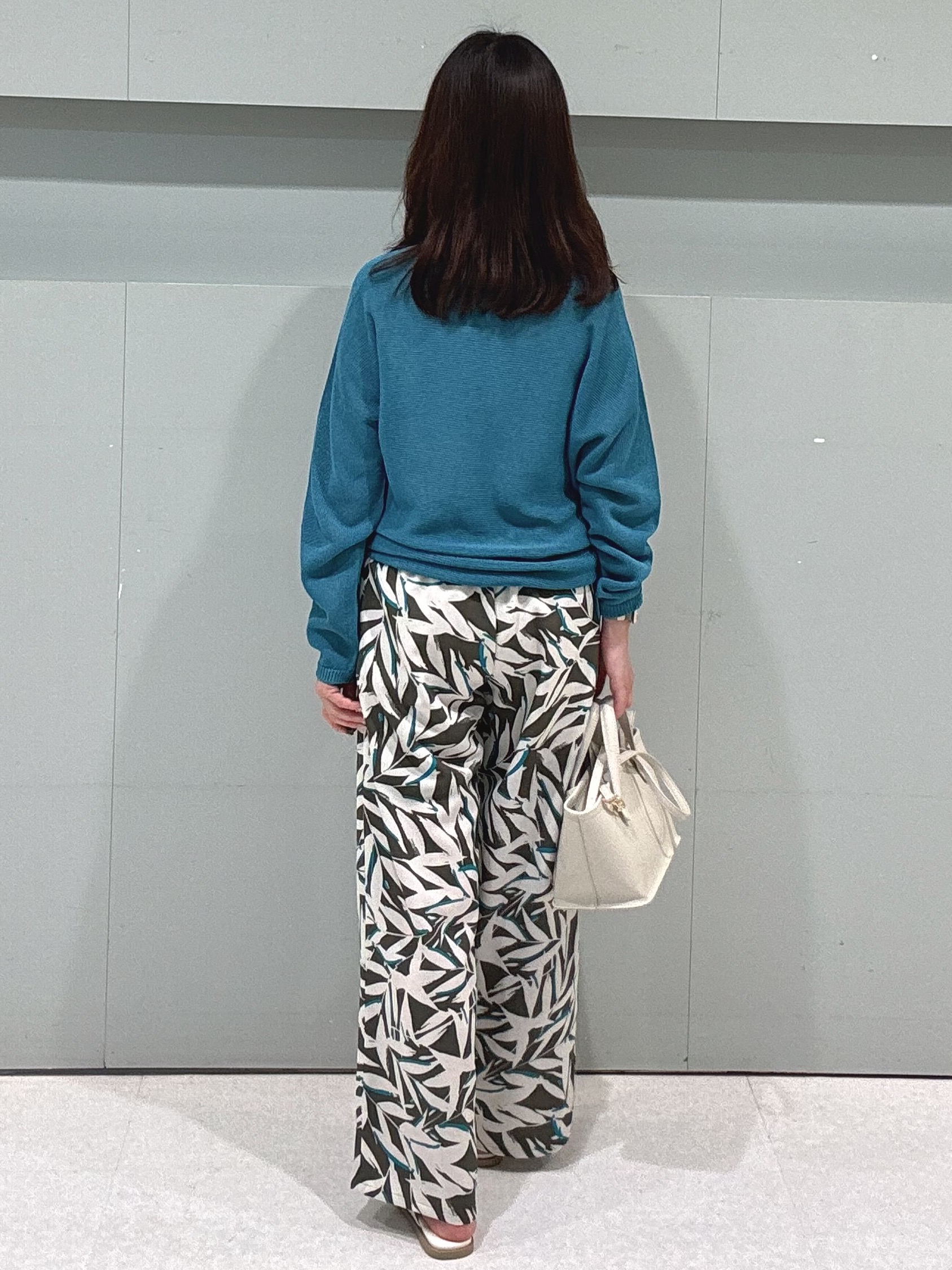 makiさんの「UNTITLED｜【8色展開/程よい透け感】ドライタッチボートネックニット」を使ったコーディネート