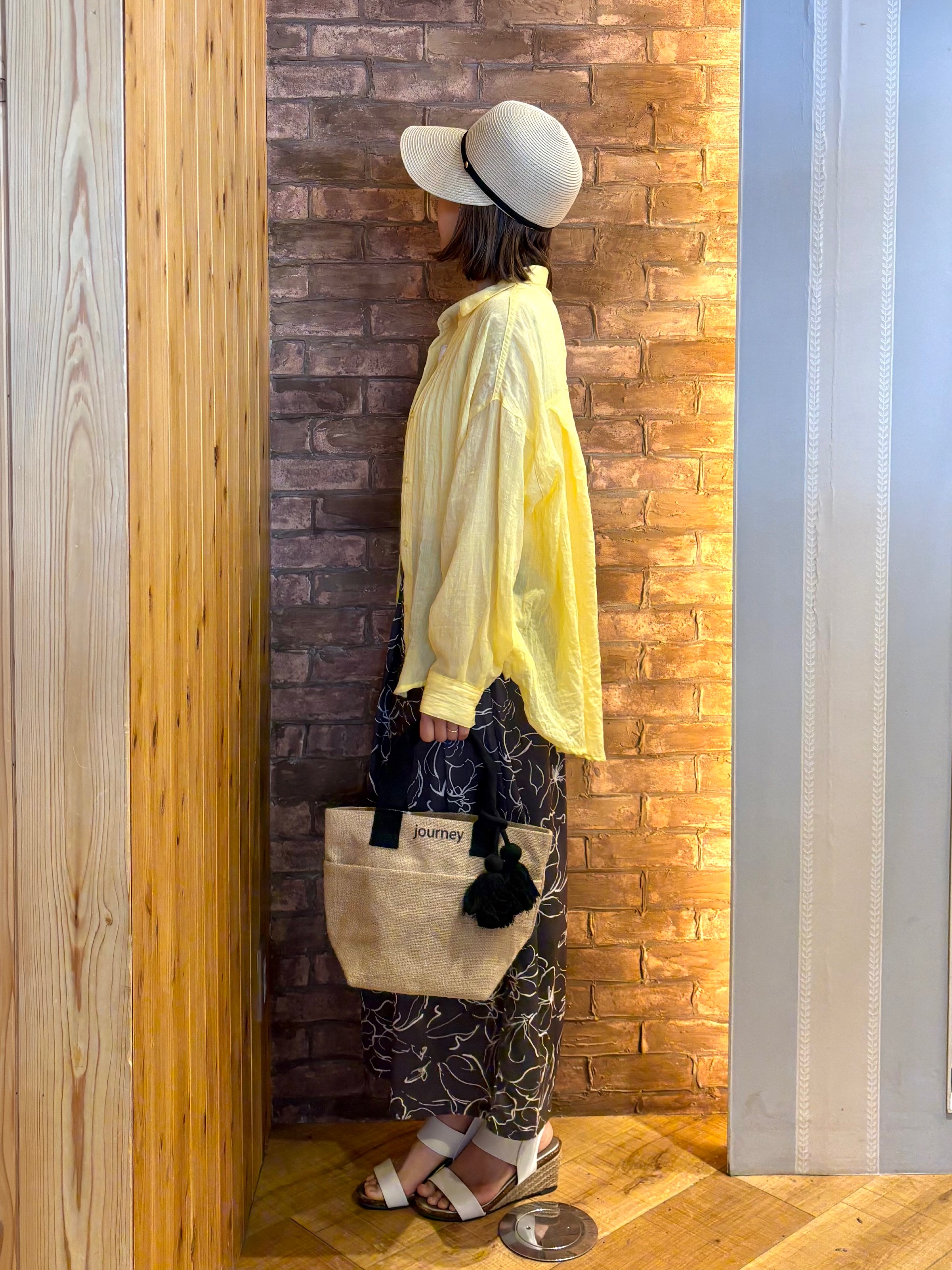 mieさんの「SHOO･LA･RUE｜【体型カバー】ふんわり質感 やわらかこなれシアーシャツ」を使ったコーディネート