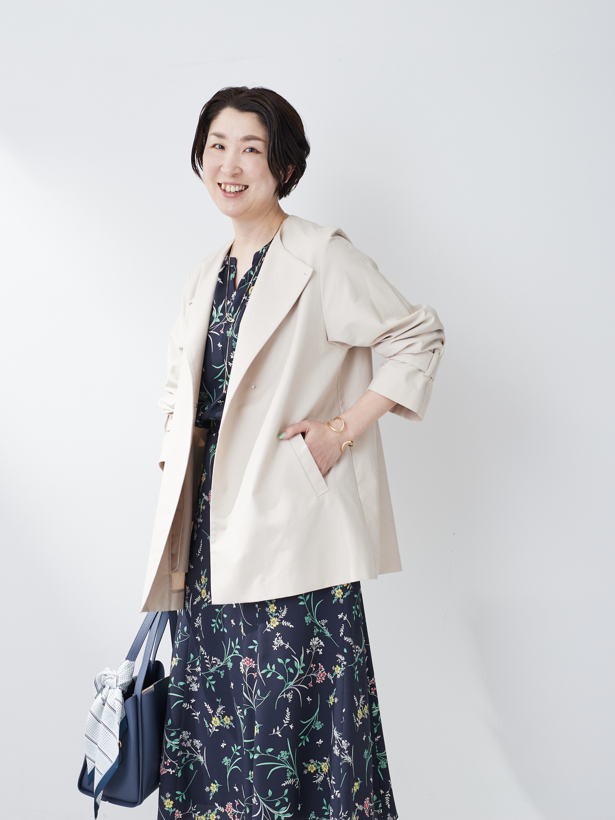 yuriさんの「INDIVI｜【撥水/軽量】ミドル丈 ミニマルトレンチコート」を使ったコーディネート