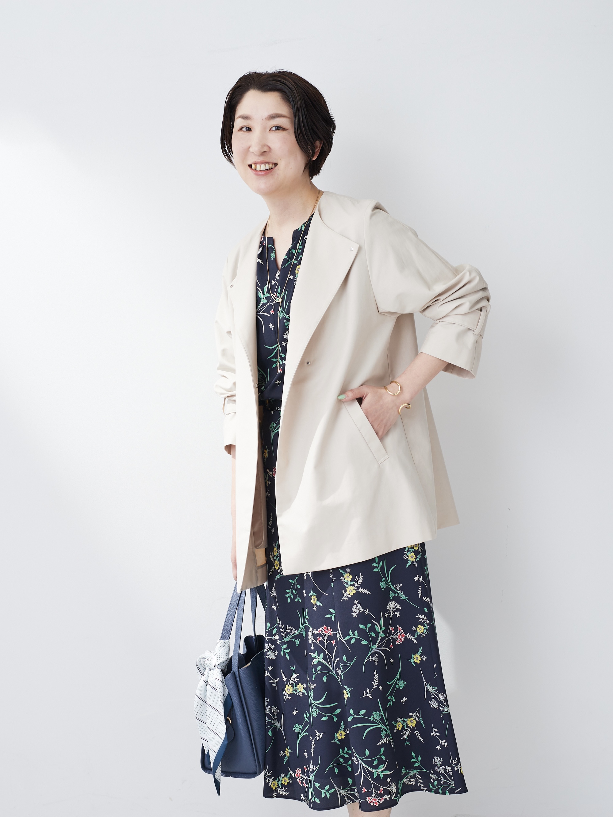 yuriさんの「INDIVI｜【撥水/軽量】ミドル丈 ミニマルトレンチコート」を使ったコーディネート