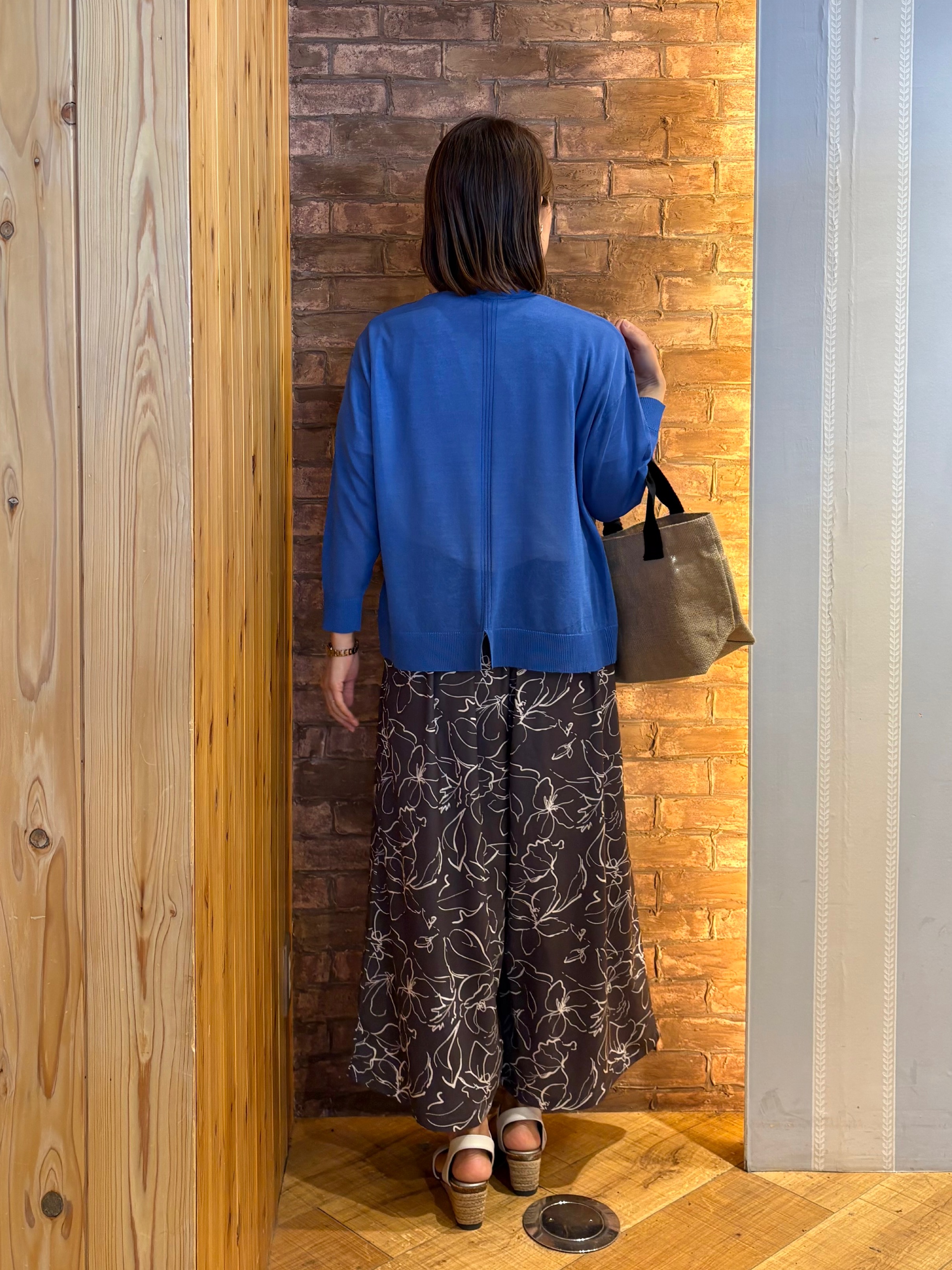 mieさんの「SHOO･LA･RUE｜【洗濯機可/S-LL】オンにもオフにも マルチに使えるボタンレスカーディガン」を使ったコーディネート