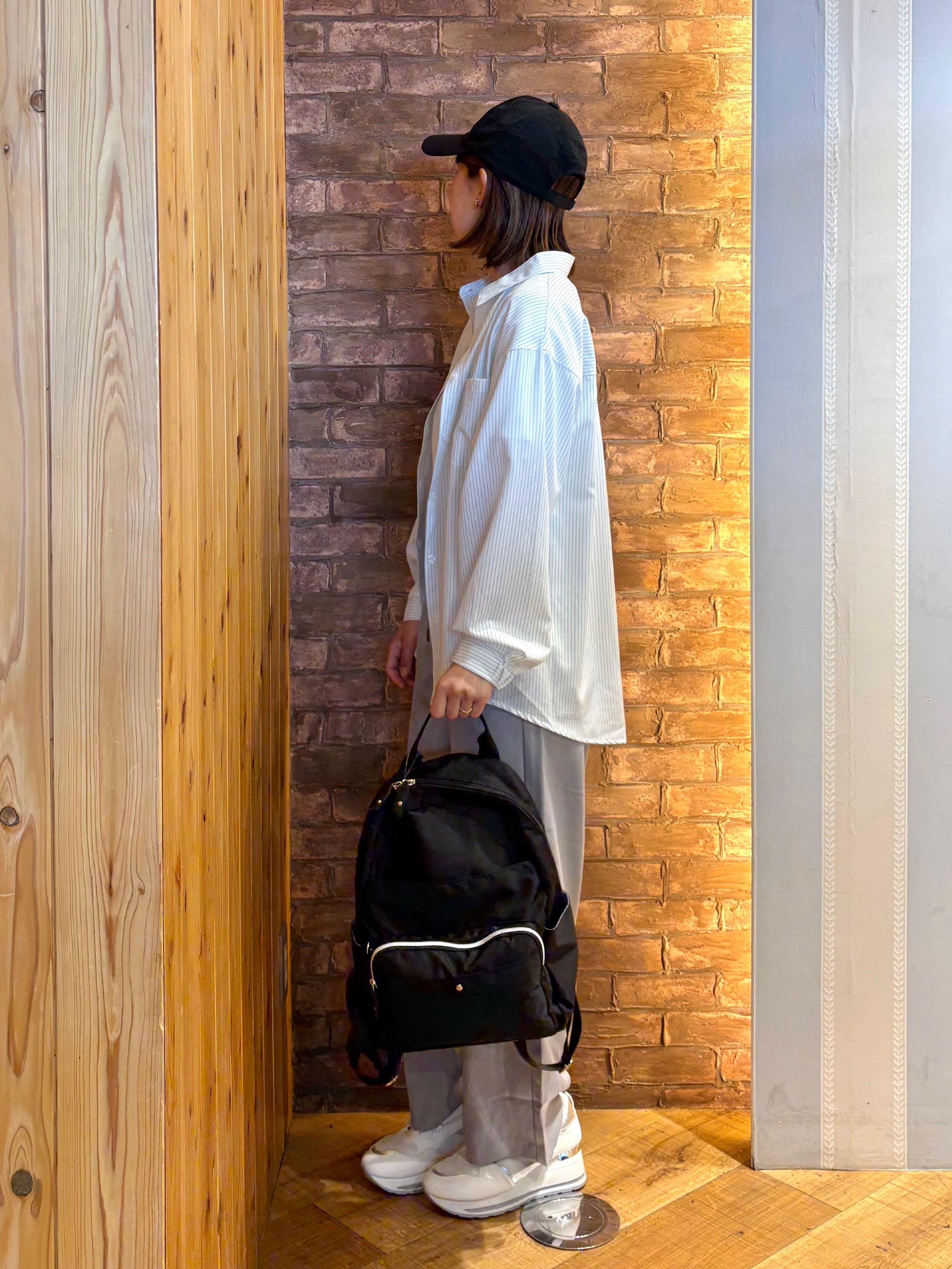 mieさんの「SHOO･LA･RUE｜【UV/吸水速乾/洗濯後しわになりにくい】ラッシュガードにもなる ストライプシャツ」を使ったコーディネート