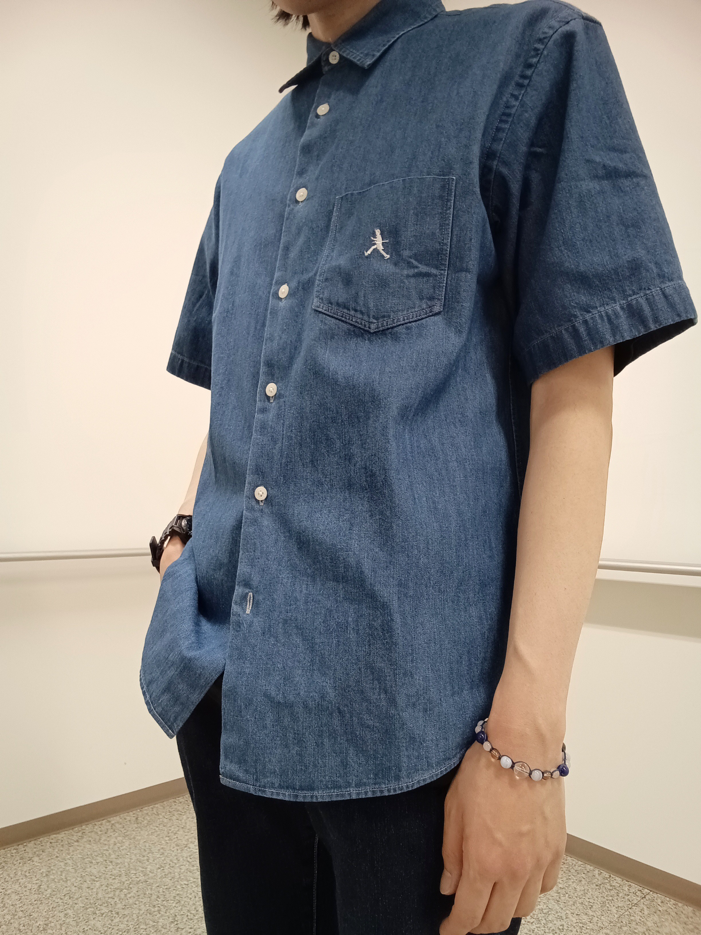 moritaさんの「TAKEO KIKUCHI｜【BOWLER HAT LABEL】ボーラーハットウォーカー刺繍 半袖デニムシャツ」を使ったコーディネート
