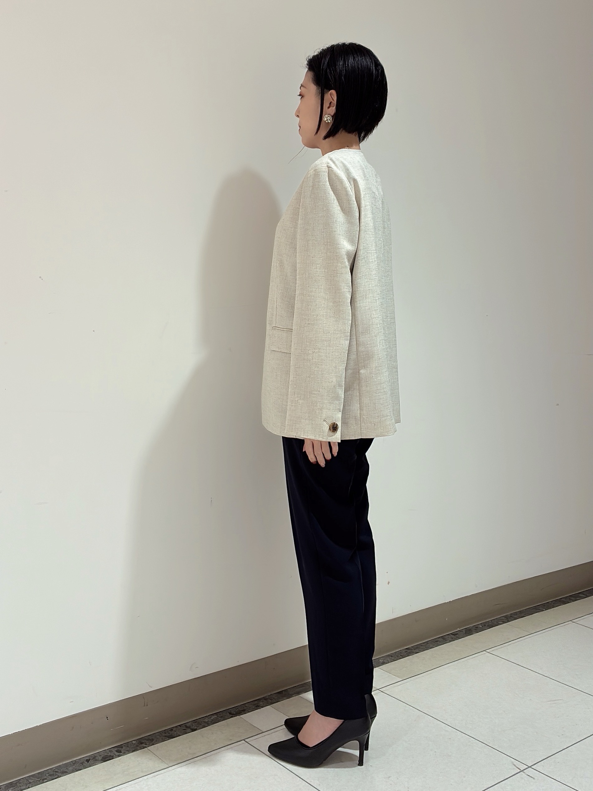 環さんの「UNTITLED｜◆【さらりと快適/セットアップ可/UV/接触冷感】スラブカラーレスジャケット」を使ったコーディネート