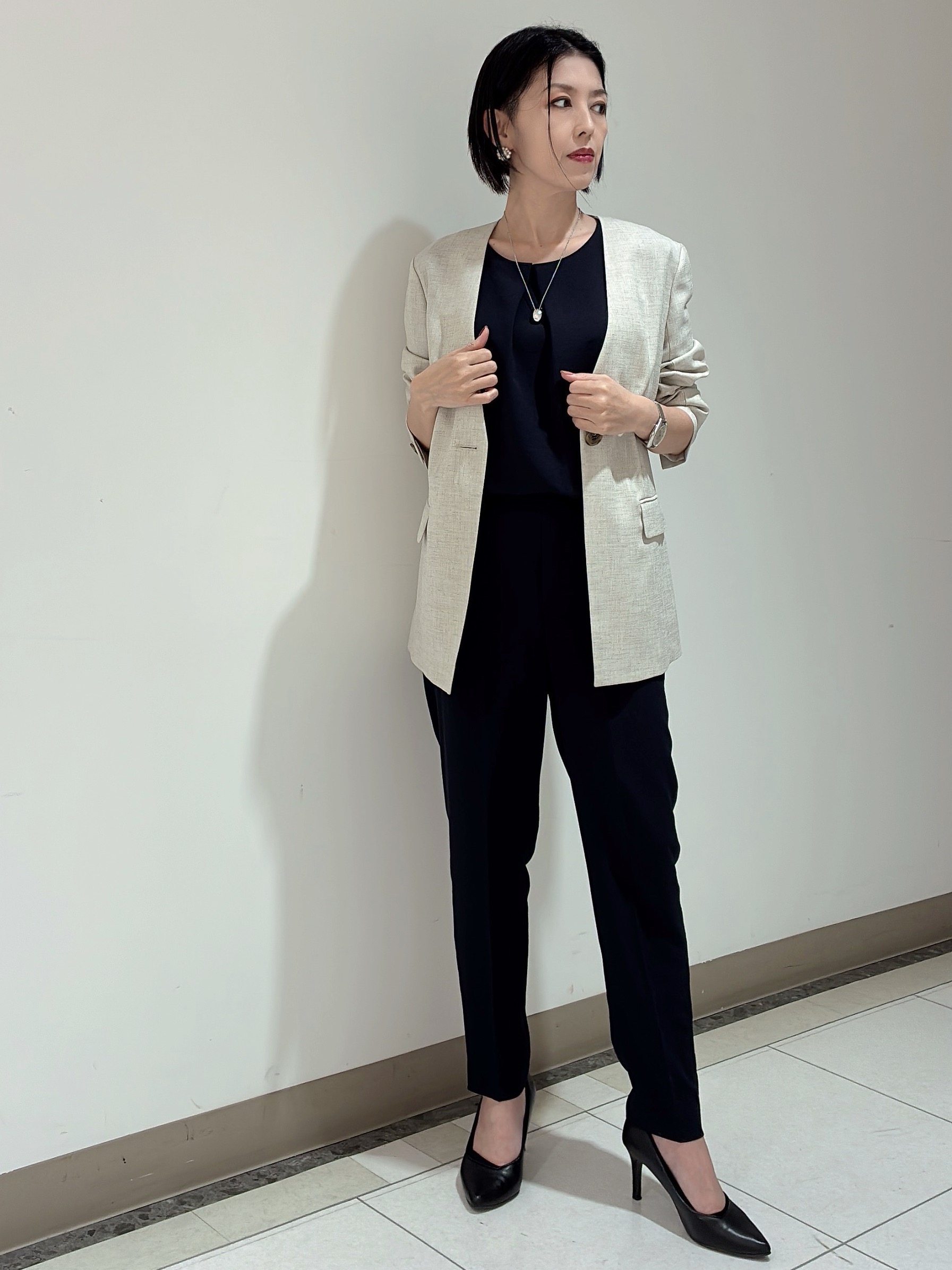 環さんの「UNTITLED｜◆【さらりと快適/セットアップ可/UV/接触冷感】スラブカラーレスジャケット」を使ったコーディネート