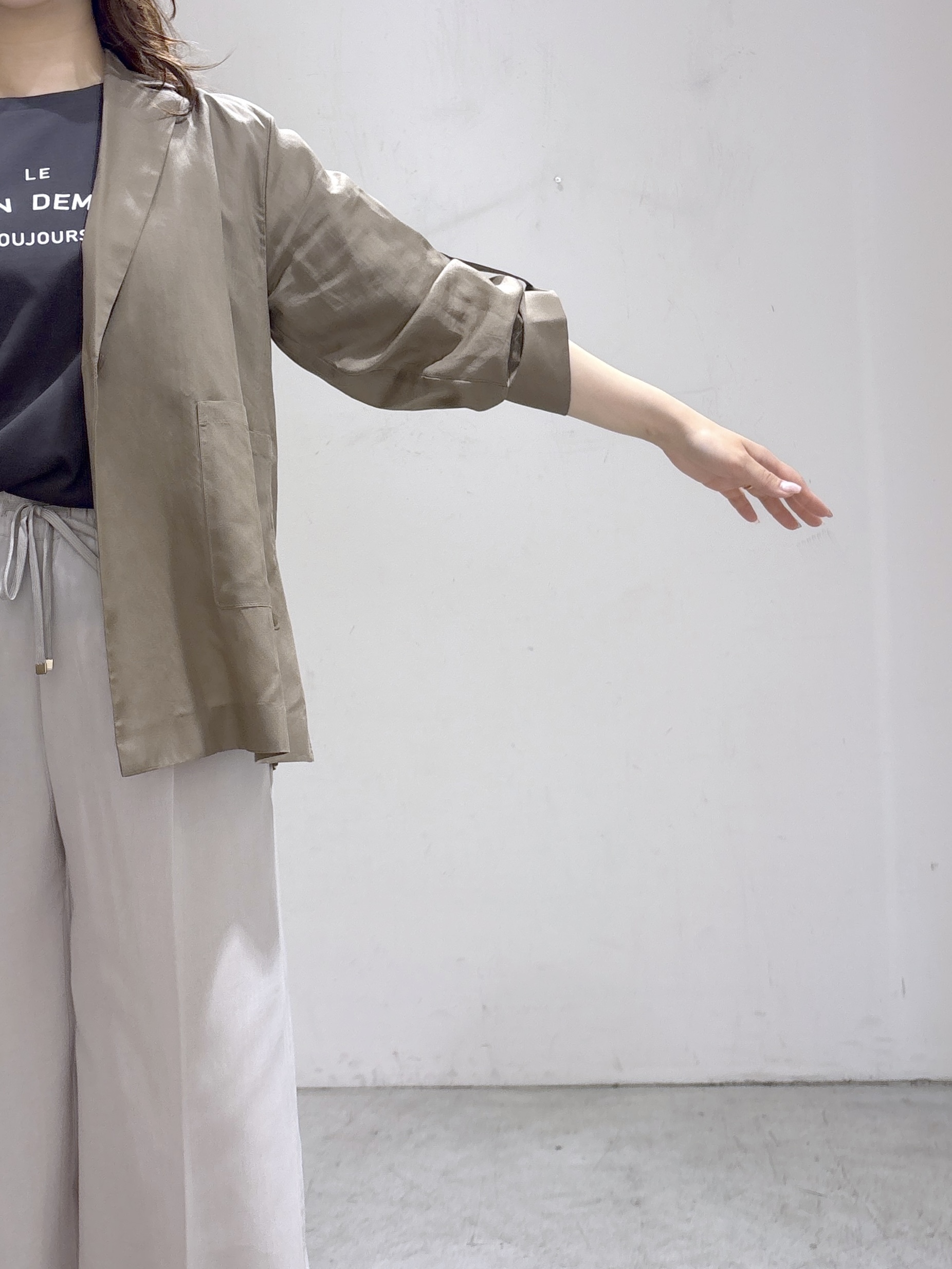 UDOさんの「OPAQUE.CLIP｜2WAYスリーブシアーテーラードジャケット【洗濯機OK】」を使ったコーディネート