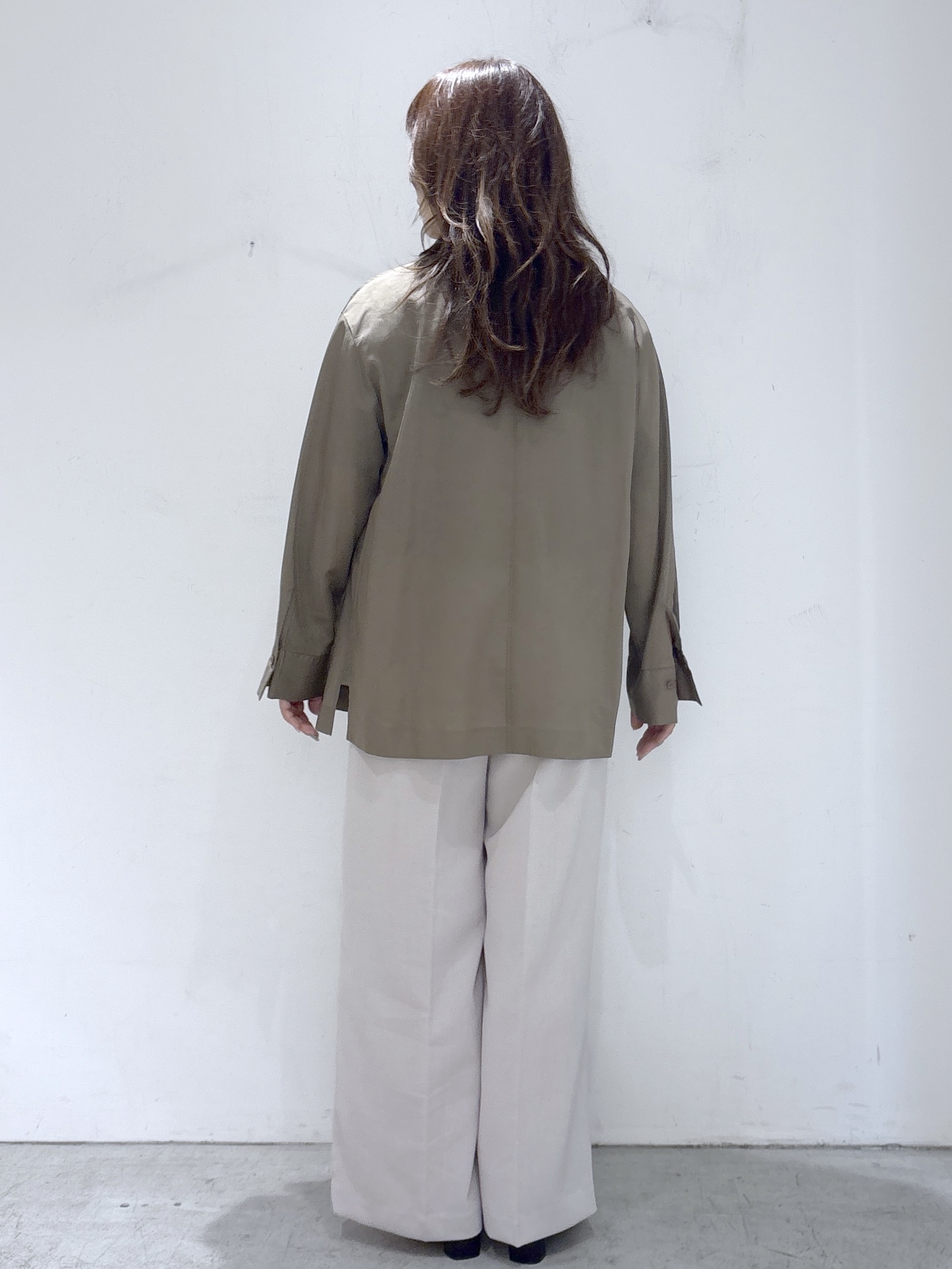 UDOさんの「OPAQUE.CLIP｜2WAYスリーブシアーテーラードジャケット【洗濯機OK】」を使ったコーディネート