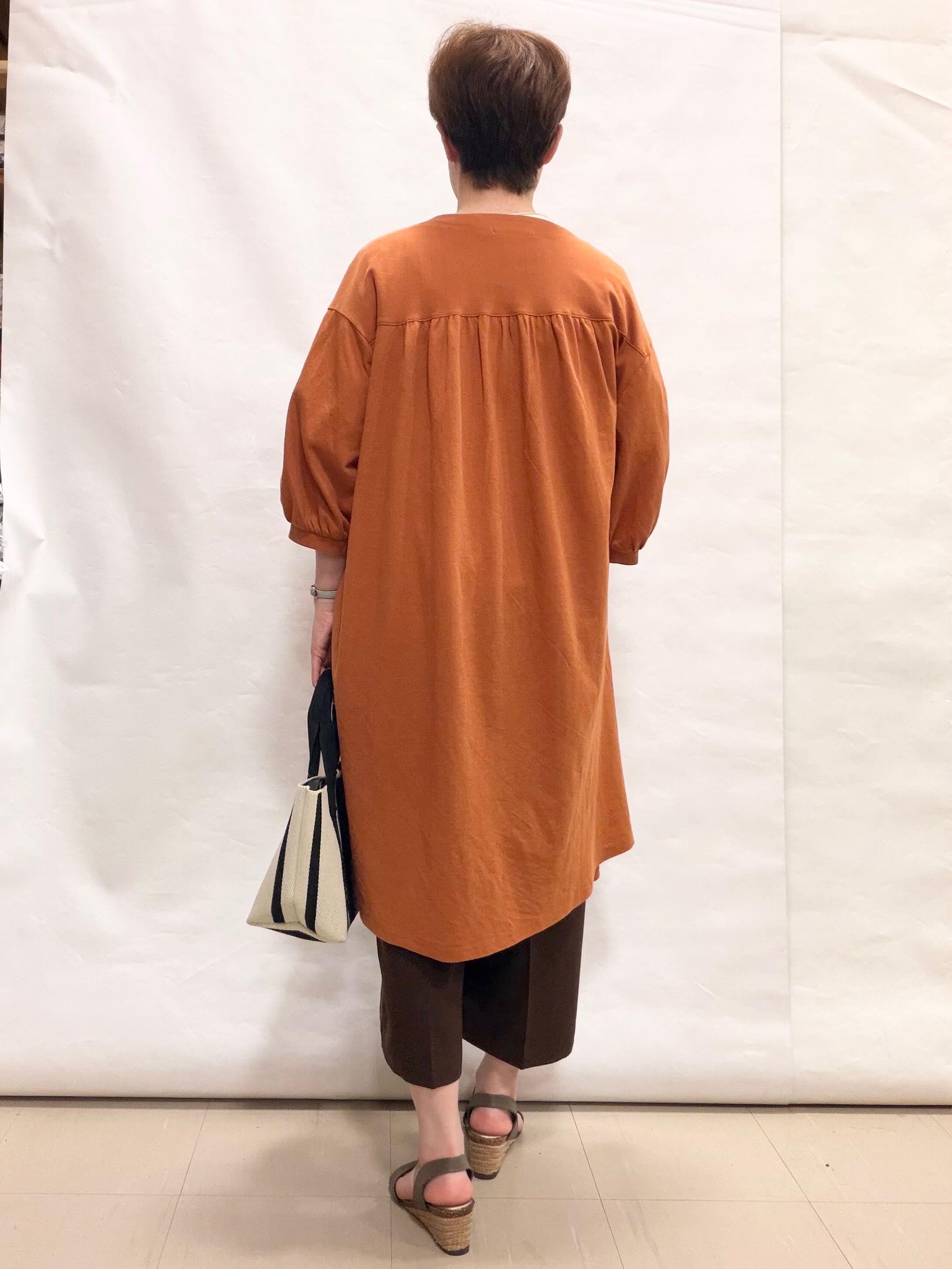なっちゃんさんの「SHOO･LA･RUE｜【洗濯機可/S-LL】1枚でも羽織でも キーネックシャツワンピース」を使ったコーディネート