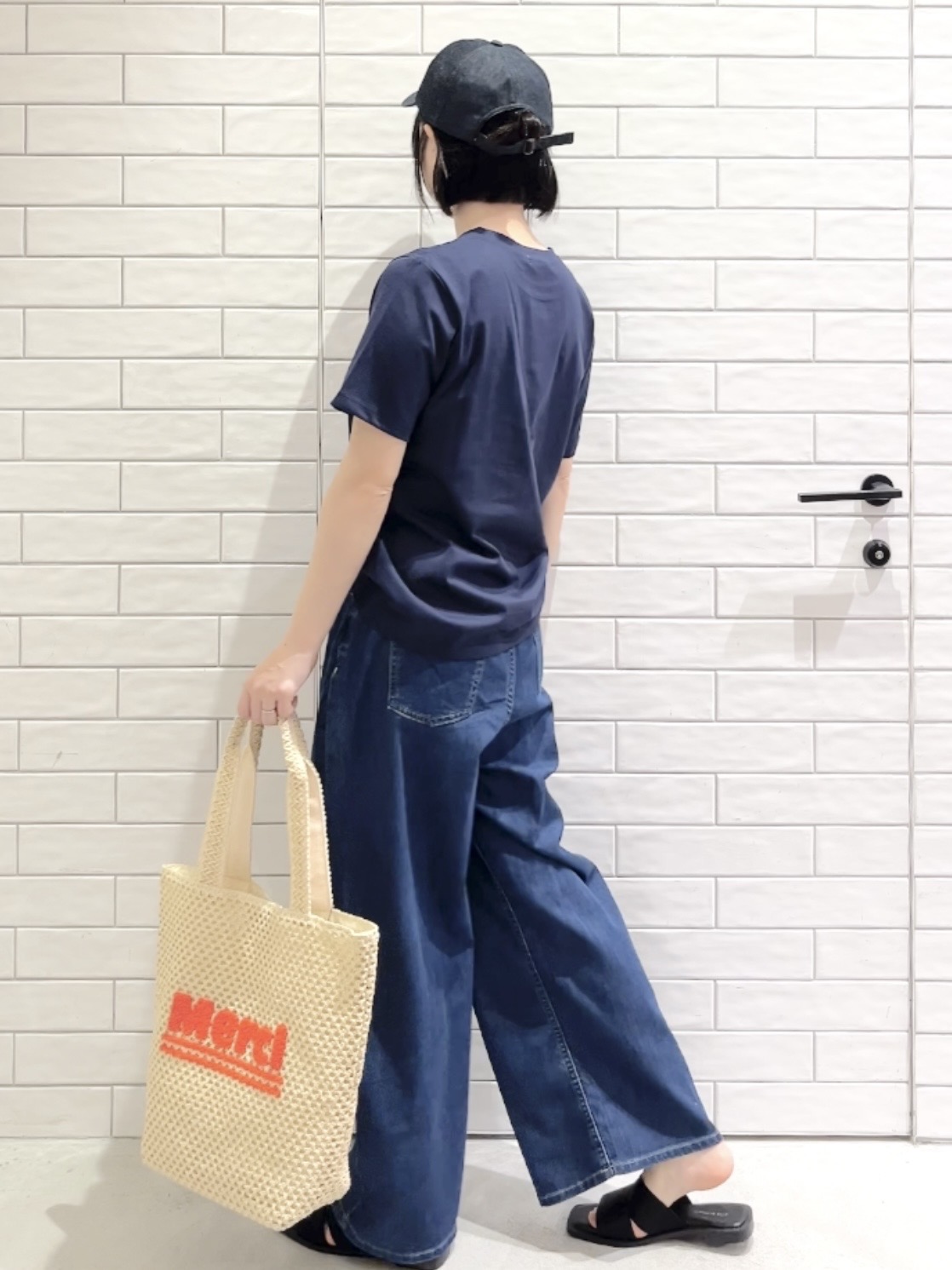 しおりさんの「OPAQUE.CLIP｜アソートロゴTシャツ【洗濯機OK】」を使ったコーディネート