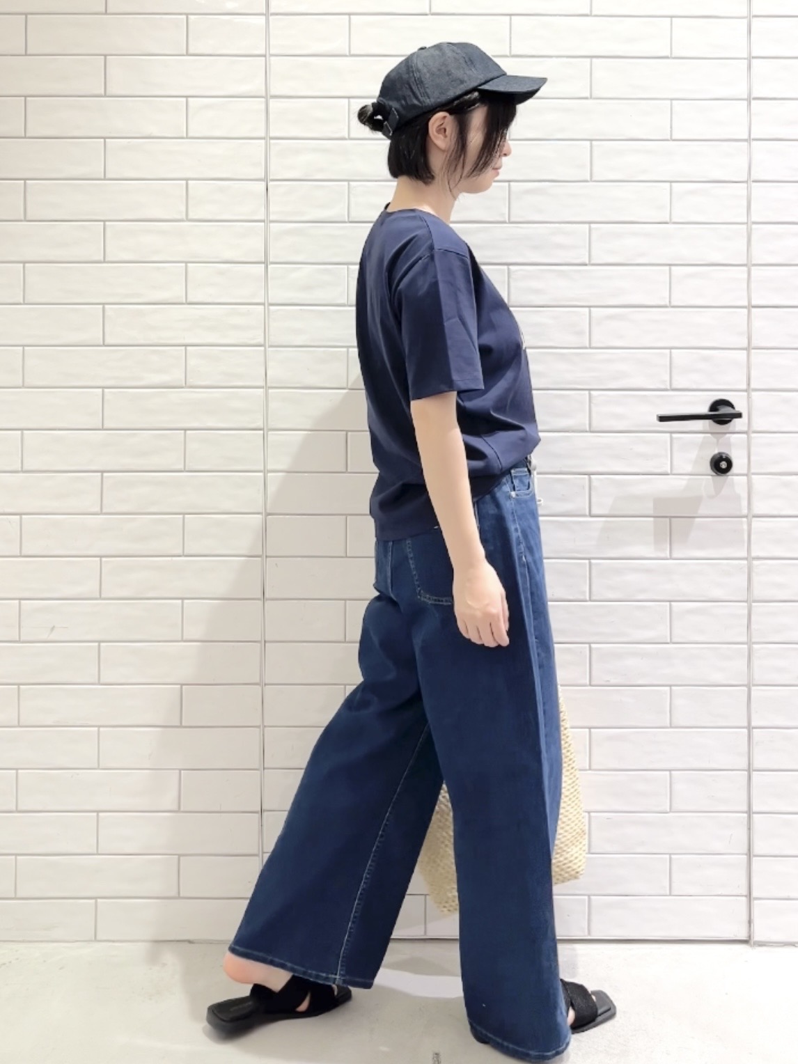 しおりさんの「OPAQUE.CLIP｜アソートロゴTシャツ【洗濯機OK】」を使ったコーディネート