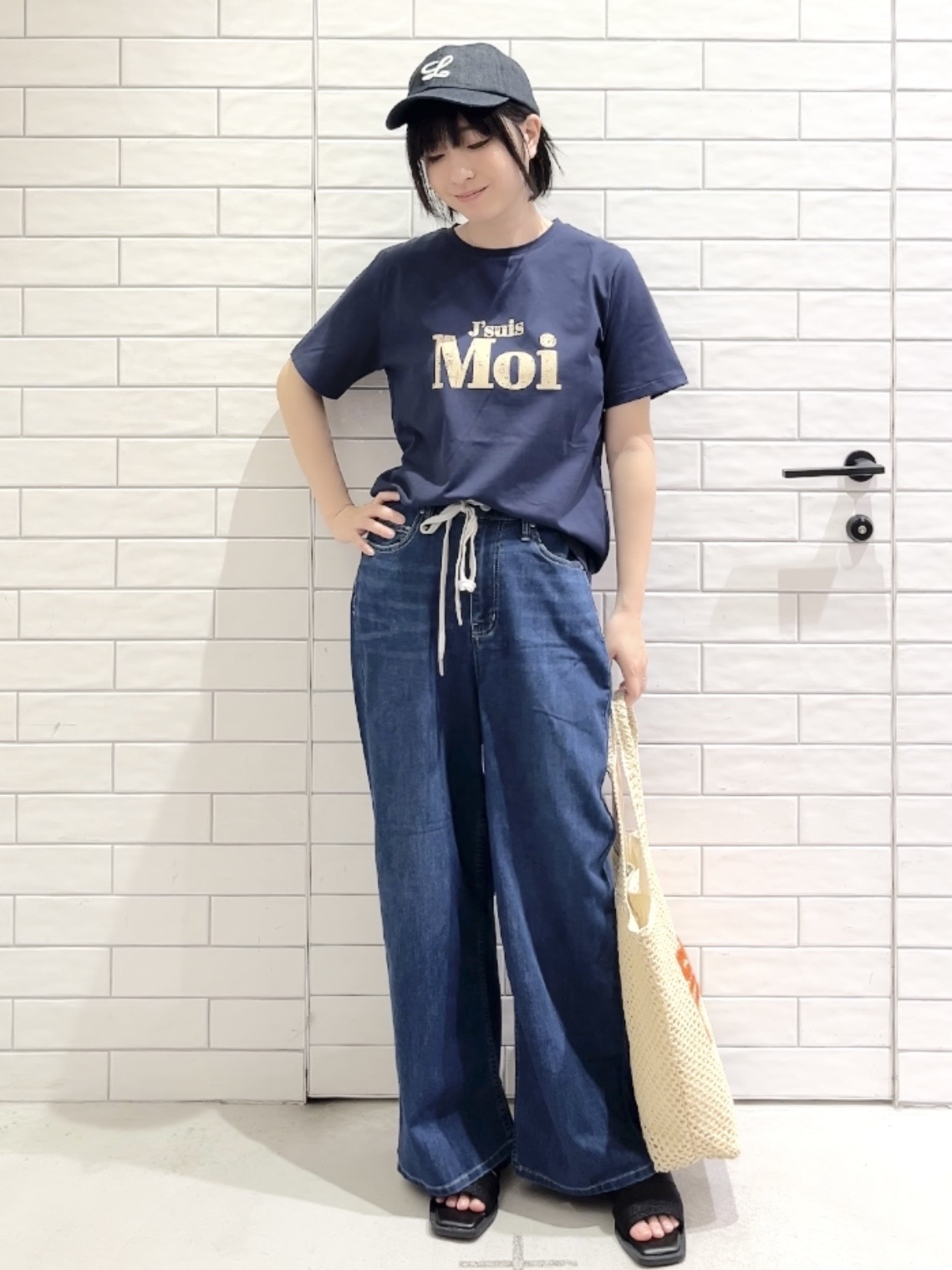 しおりさんの「OPAQUE.CLIP｜アソートロゴTシャツ【洗濯機OK】」を使ったコーディネート