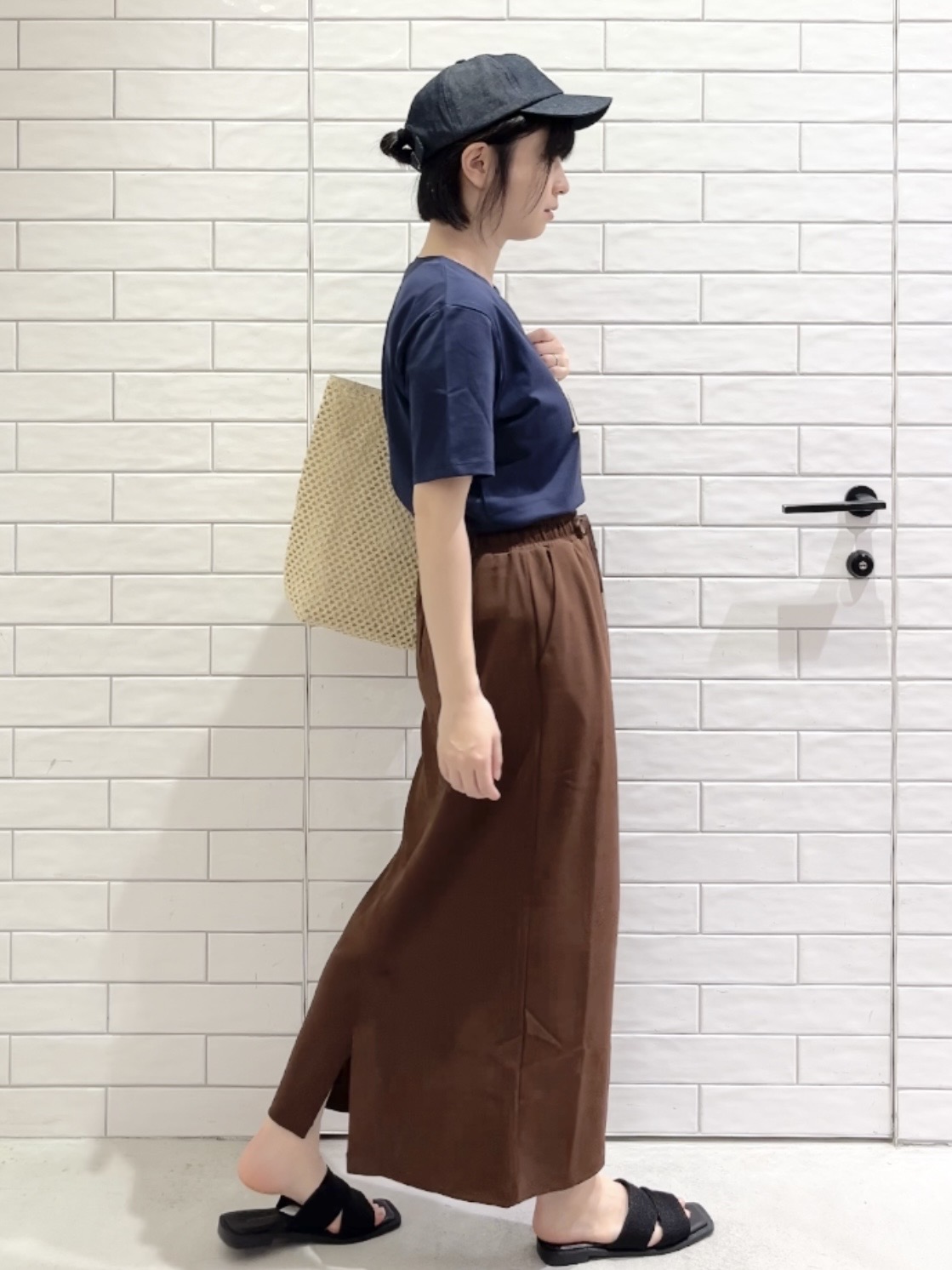 しおりさんの「OPAQUE.CLIP｜アソートロゴTシャツ【洗濯機OK】」を使ったコーディネート
