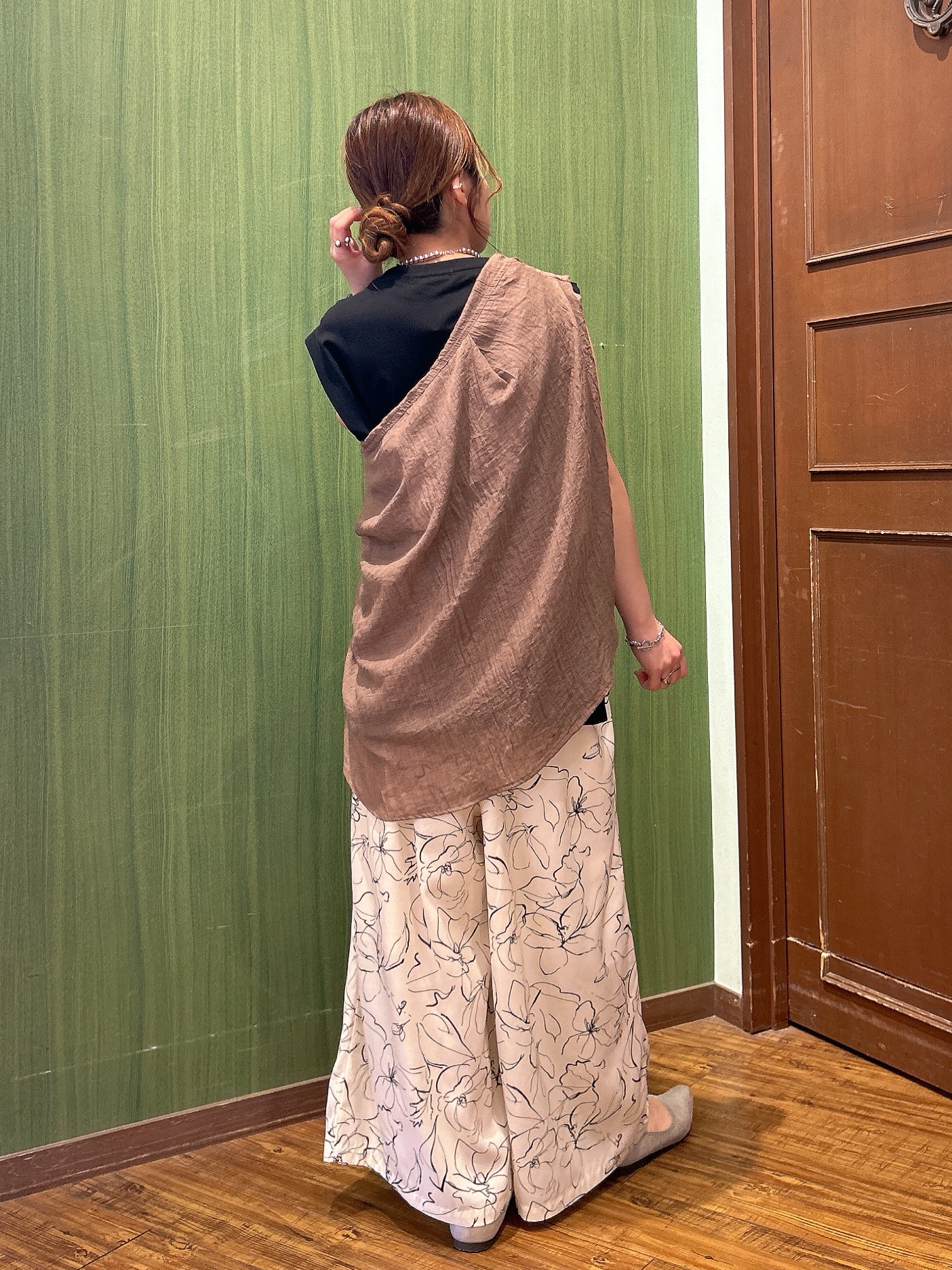 かおりさんの「SHOO･LA･RUE｜【UVカット/接触冷感】上品に涼し気 とろみタックノースリーブトップス」を使ったコーディネート
