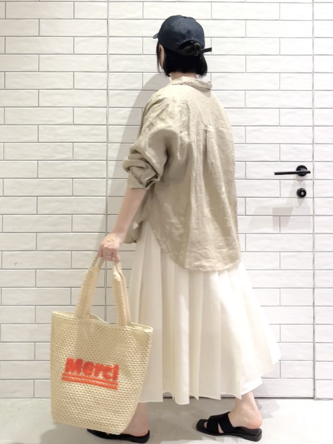 しおりさんの「OPAQUE.CLIP｜フレンチリネンシャツ／カシュクール【洗濯機OK】《5col》」を使ったコーディネート