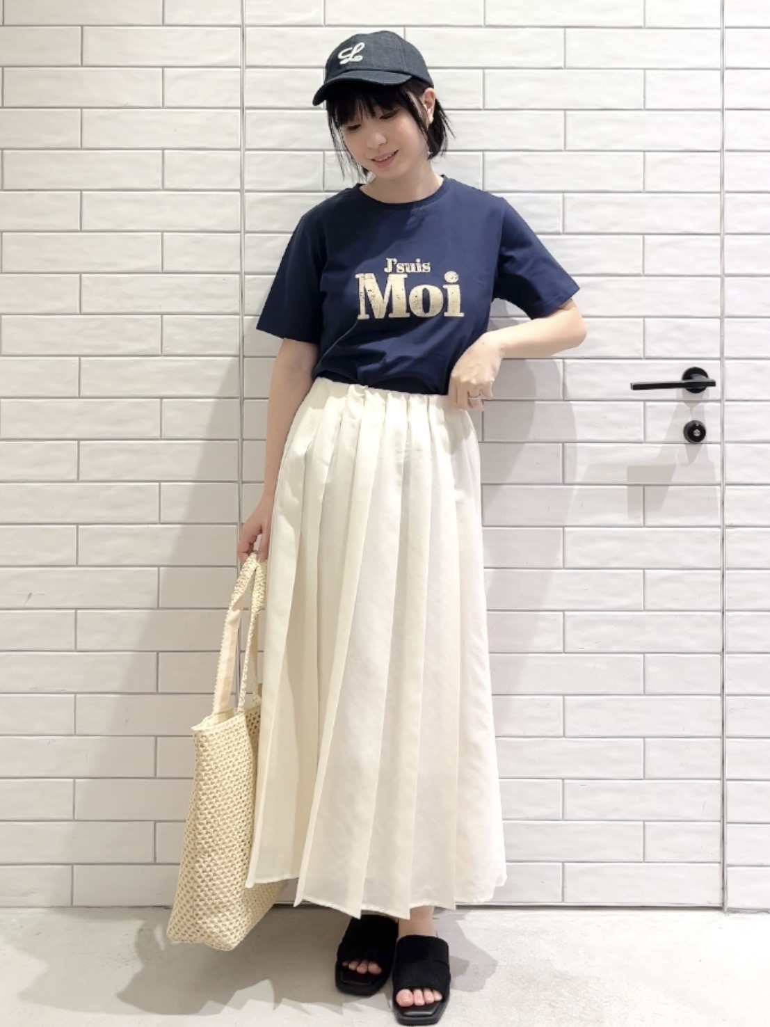 しおりさんの「OPAQUE.CLIP｜アソートロゴTシャツ【洗濯機OK】」を使ったコーディネート