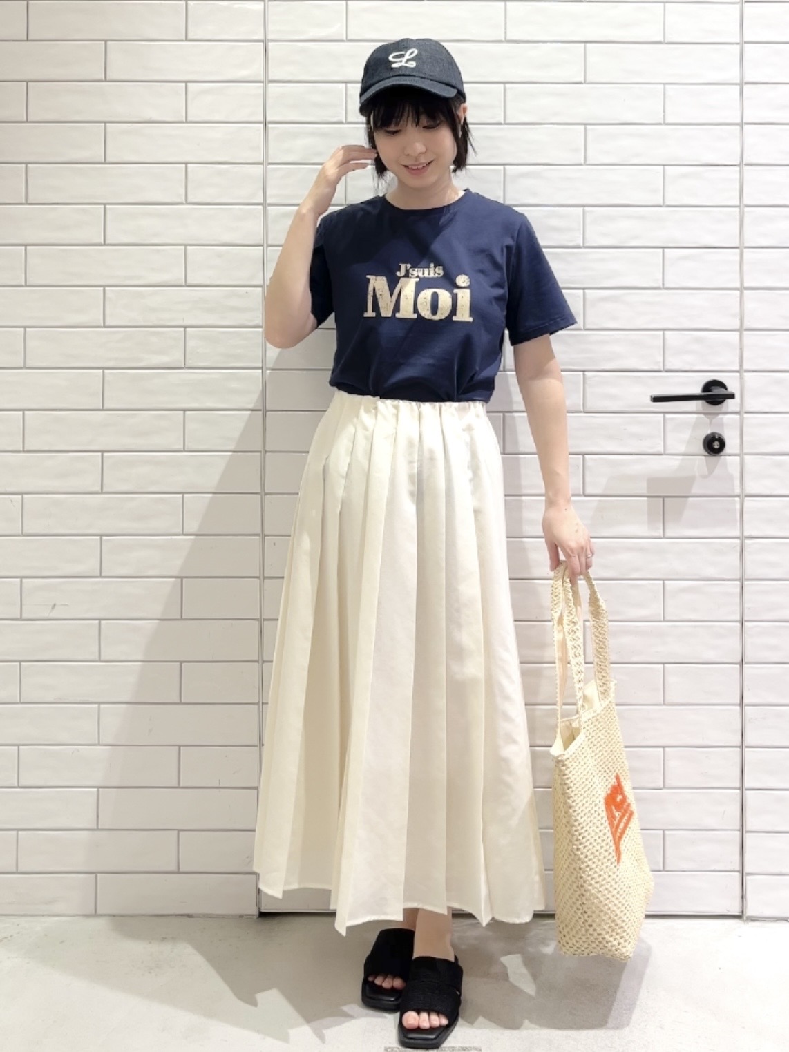 しおりさんの「OPAQUE.CLIP｜アソートロゴTシャツ【洗濯機OK】」を使ったコーディネート