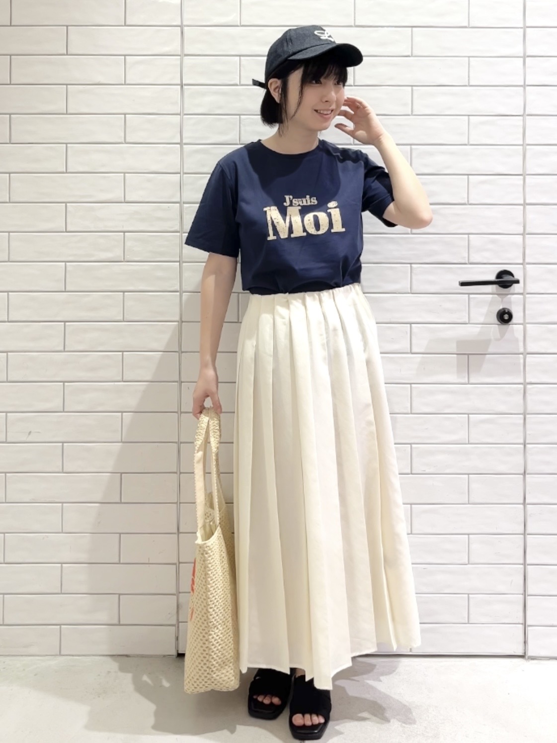 しおりさんの「OPAQUE.CLIP｜アソートロゴTシャツ【洗濯機OK】」を使ったコーディネート