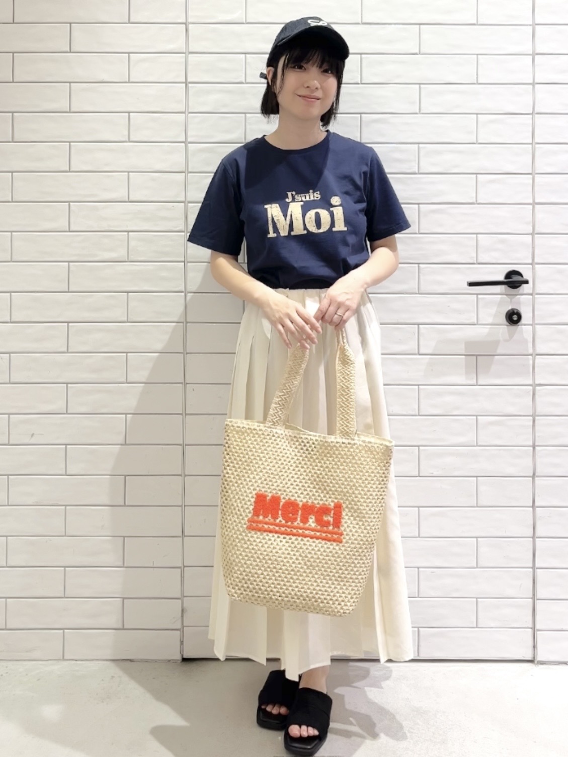 しおりさんの「OPAQUE.CLIP｜アソートロゴTシャツ【洗濯機OK】」を使ったコーディネート
