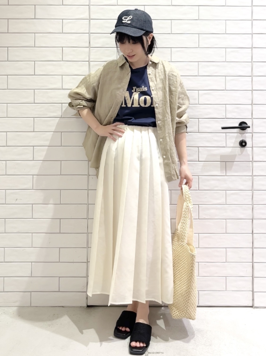しおりさんの「OPAQUE.CLIP｜アソートロゴTシャツ【洗濯機OK】」を使ったコーディネート