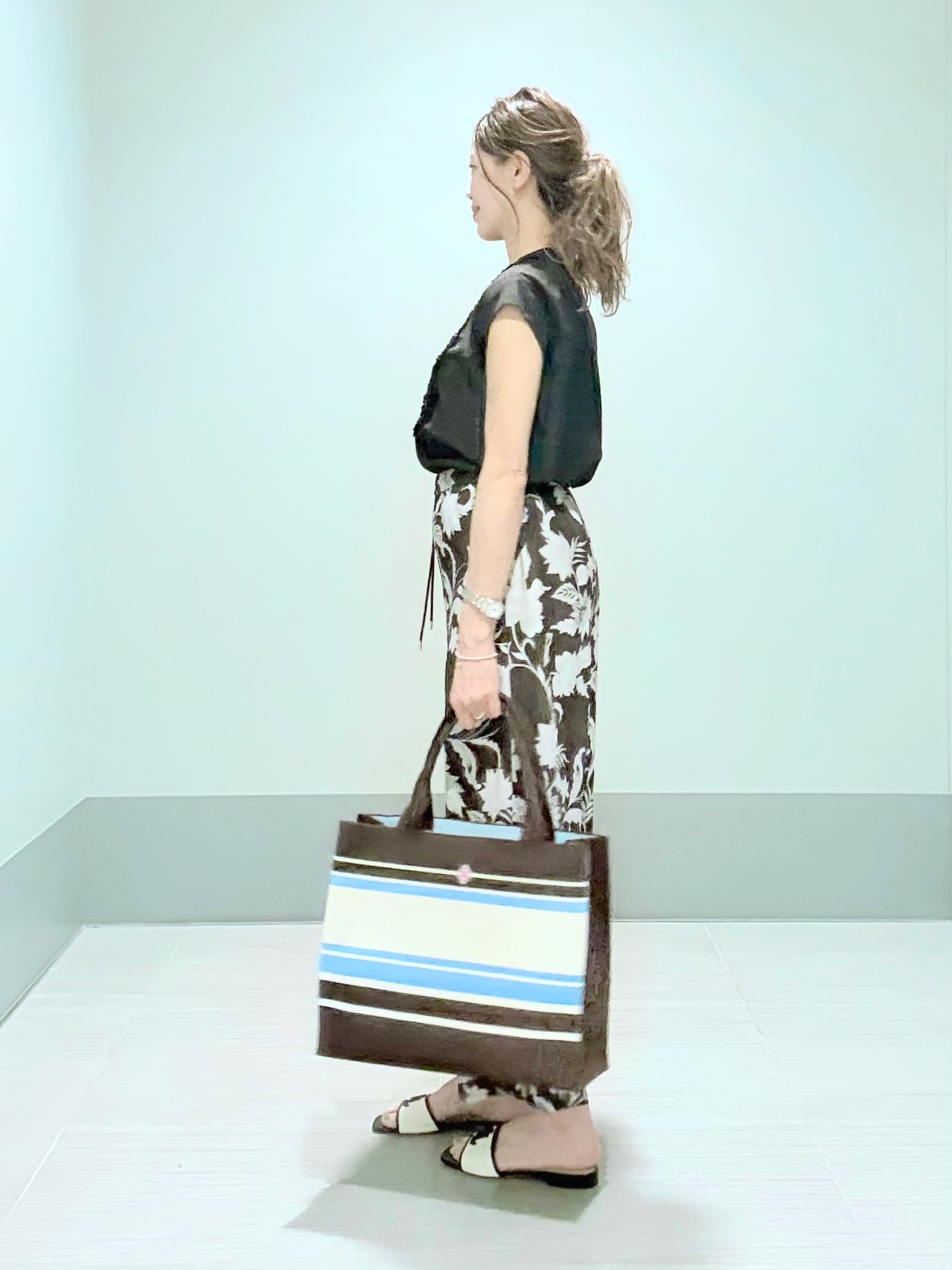 Yamaさんの「DRESSTERIOR｜【ウォッシャブル】ボタニカルプリント イージーワイドパンツ」を使ったコーディネート