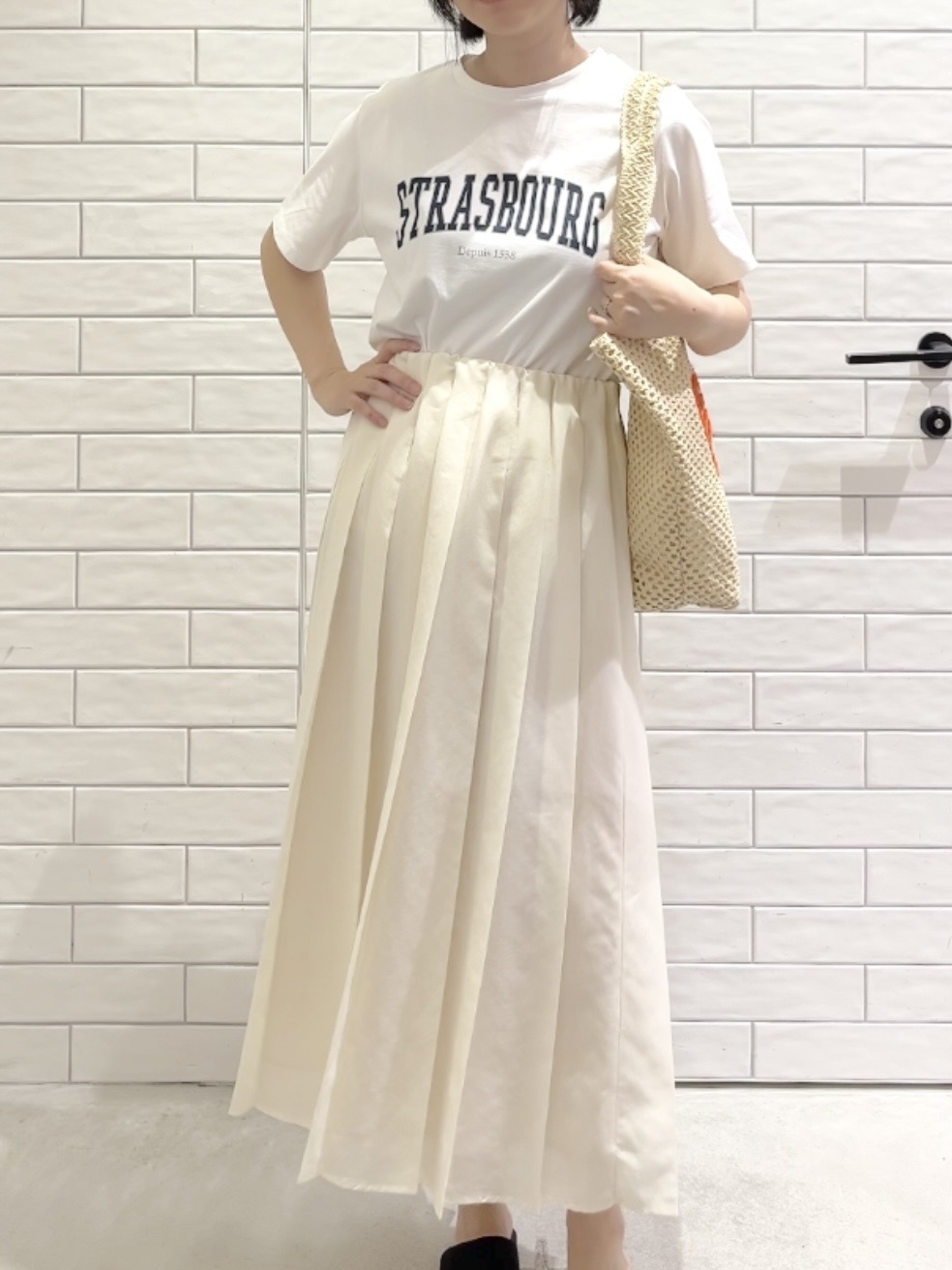 しおりさんの「OPAQUE.CLIP｜アソートロゴTシャツ【洗濯機OK】」を使ったコーディネート