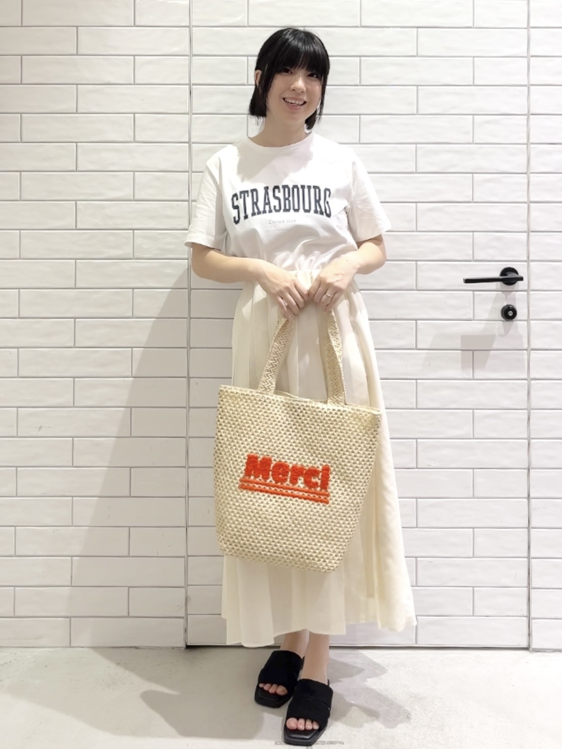 しおりさんの「OPAQUE.CLIP｜アソートロゴTシャツ【洗濯機OK】」を使ったコーディネート