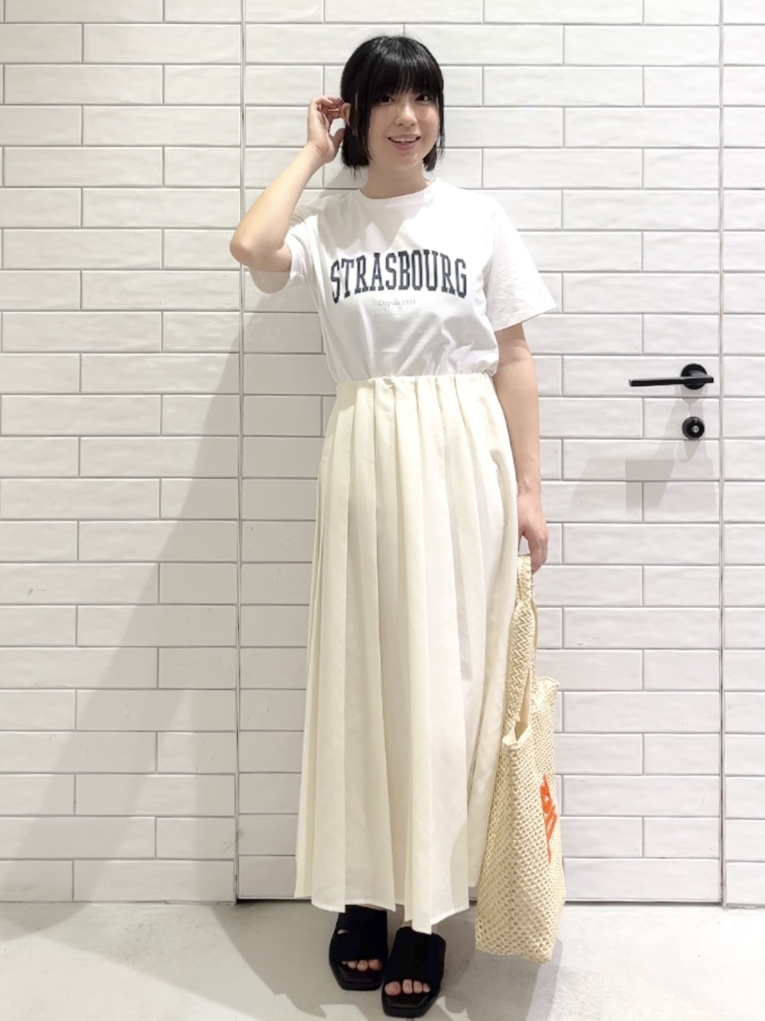 しおりさんの「OPAQUE.CLIP｜アソートロゴTシャツ【洗濯機OK】」を使ったコーディネート