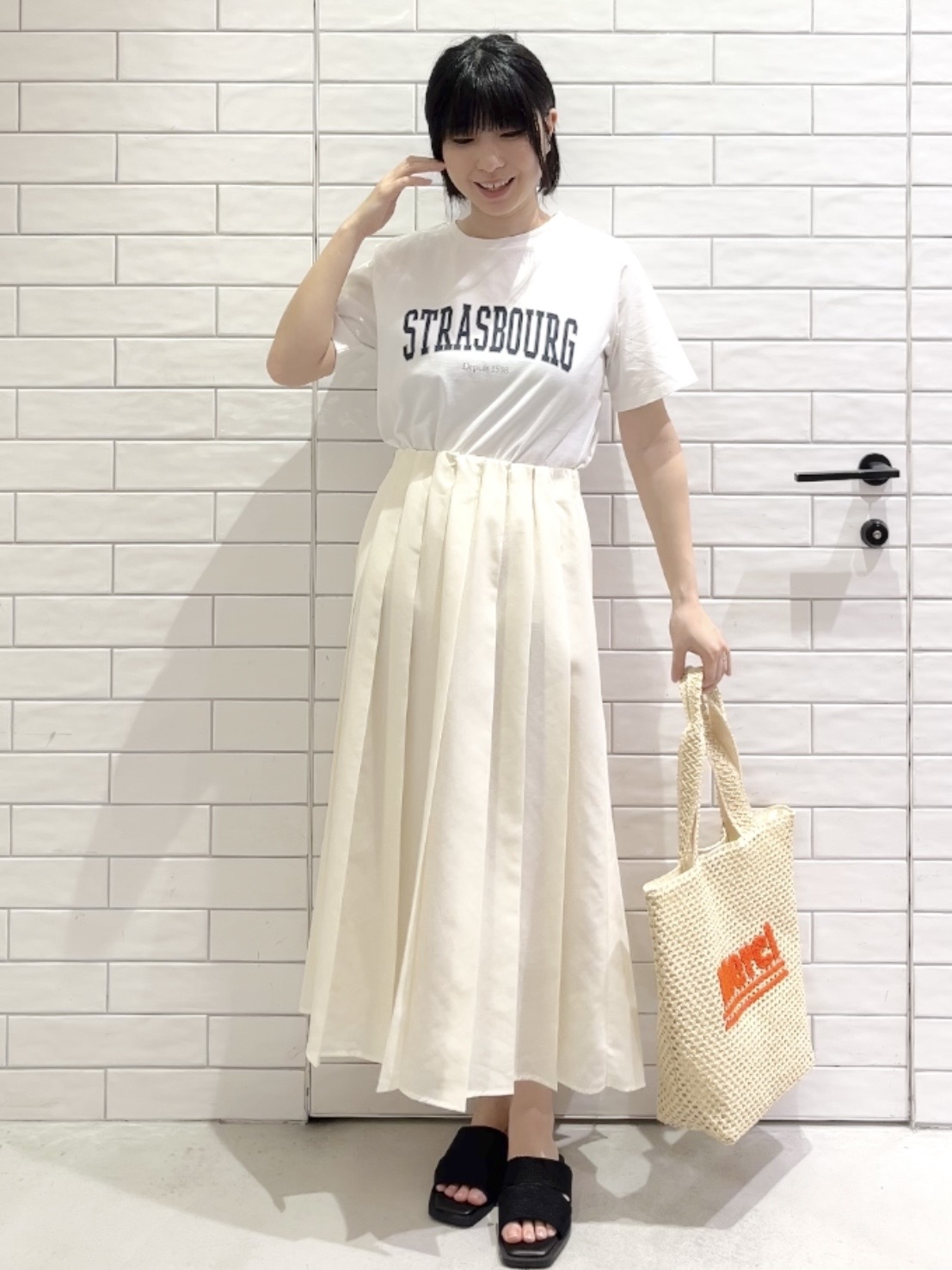 しおりさんの「OPAQUE.CLIP｜アソートロゴTシャツ【洗濯機OK】」を使ったコーディネート