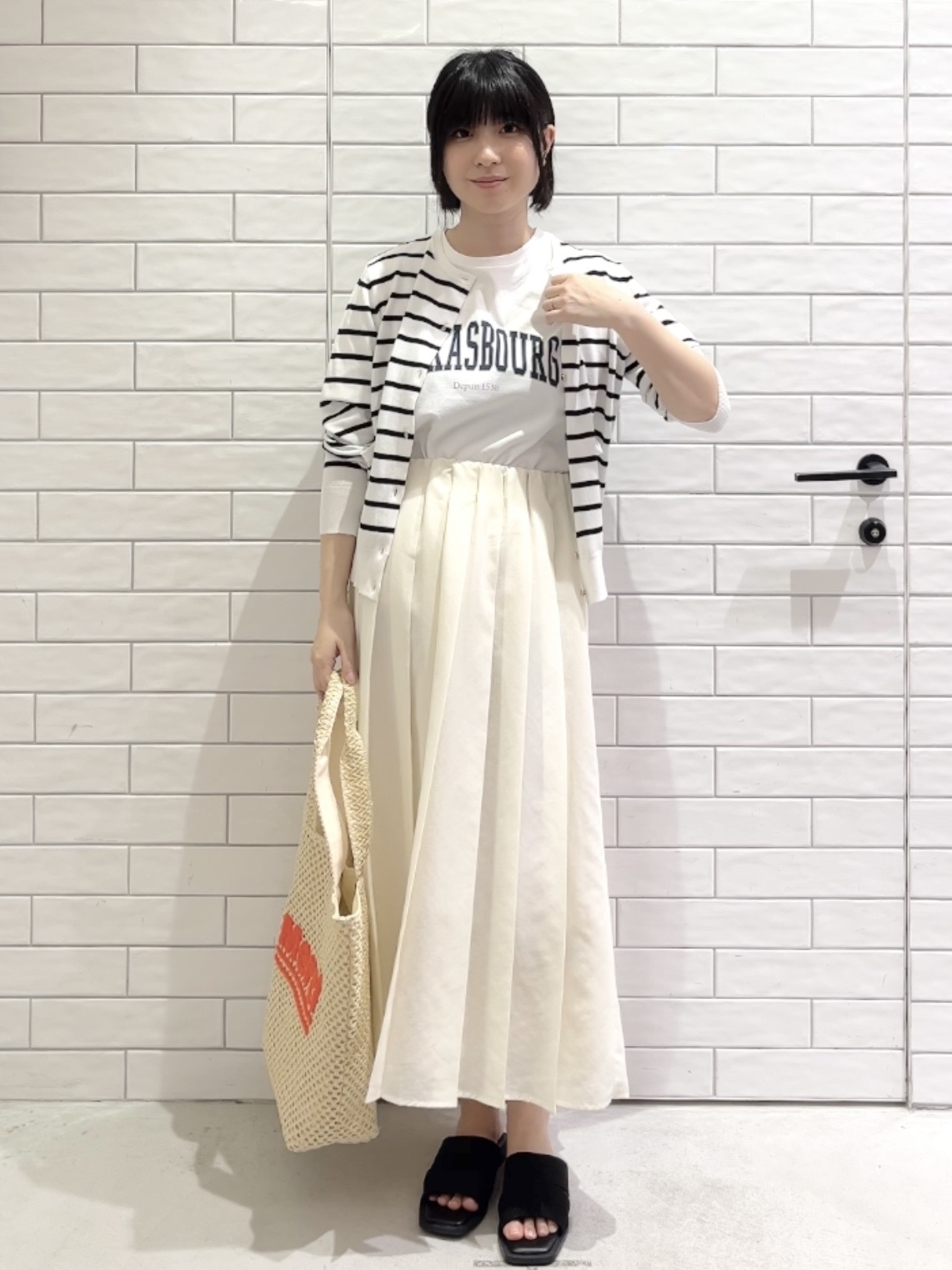 しおりさんの「OPAQUE.CLIP｜アソートロゴTシャツ【洗濯機OK】」を使ったコーディネート