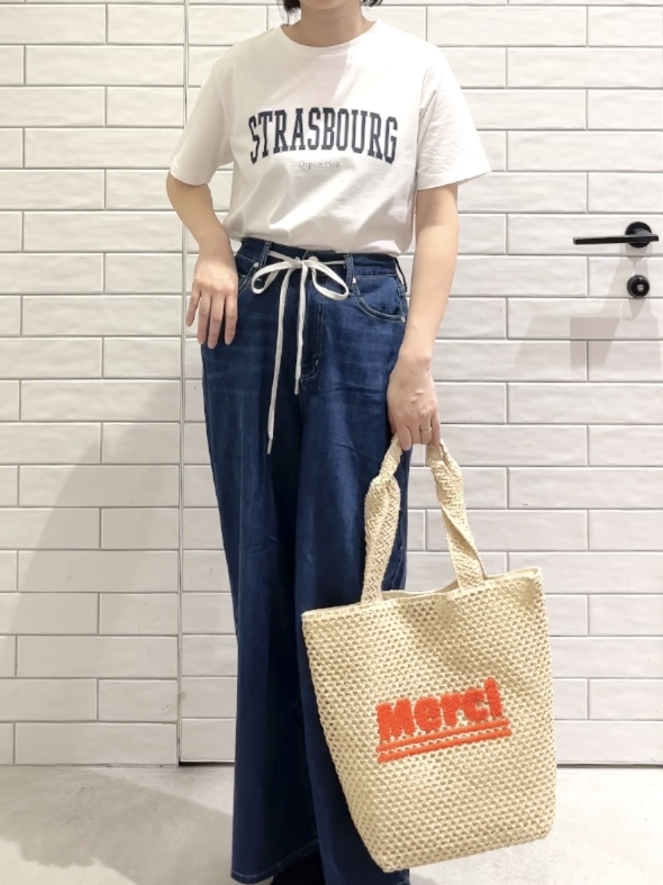 しおりさんの「OPAQUE.CLIP｜アソートロゴTシャツ【洗濯機OK】」を使ったコーディネート