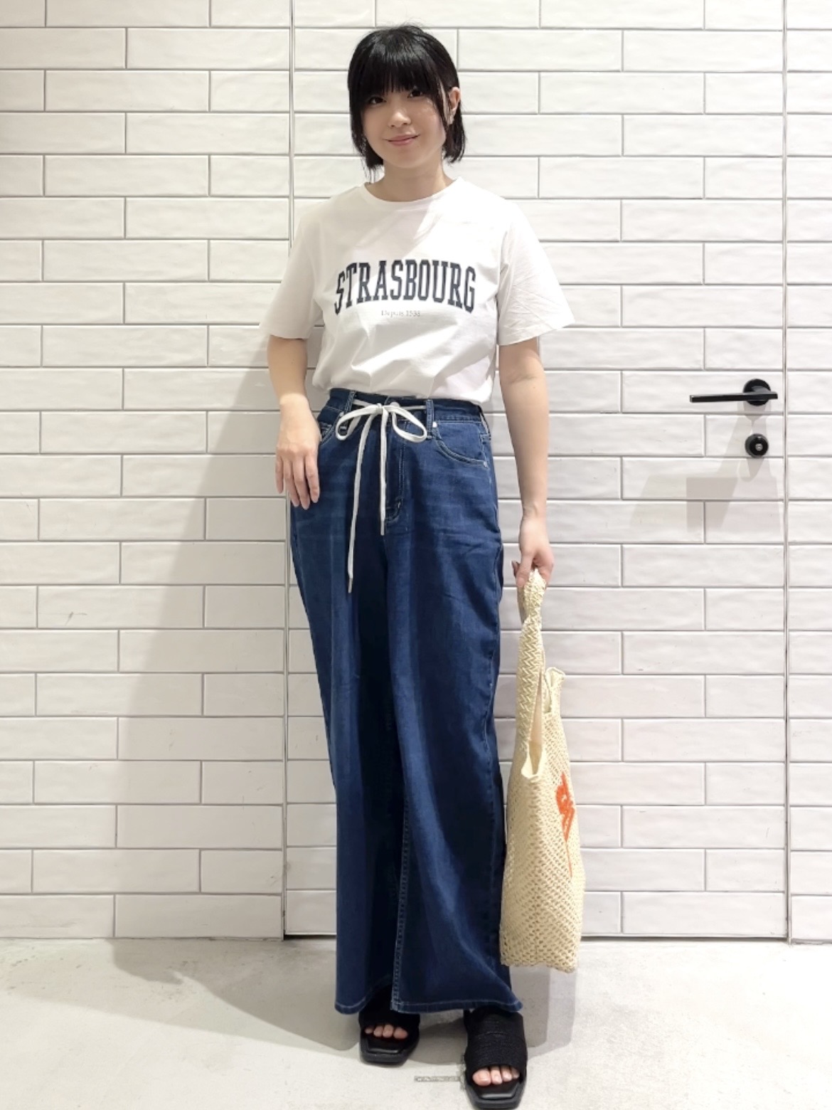 しおりさんの「OPAQUE.CLIP｜アソートロゴTシャツ【洗濯機OK】」を使ったコーディネート