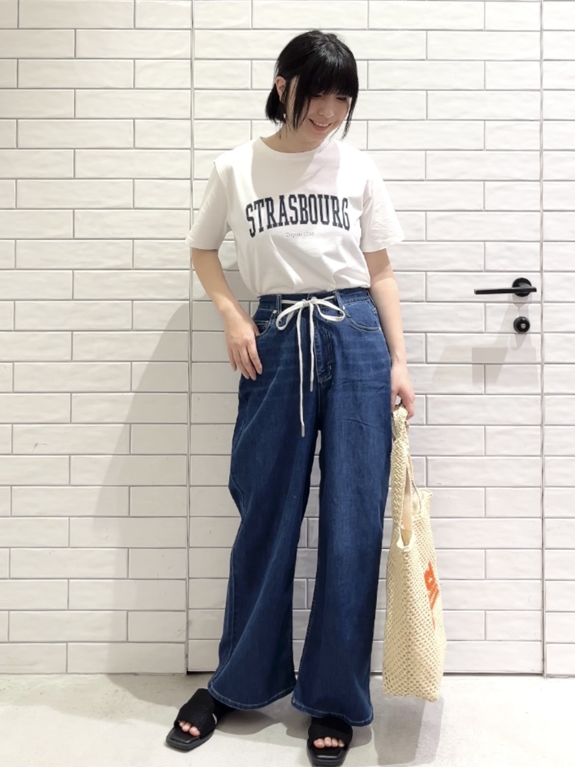 しおりさんの「OPAQUE.CLIP｜アソートロゴTシャツ【洗濯機OK】」を使ったコーディネート