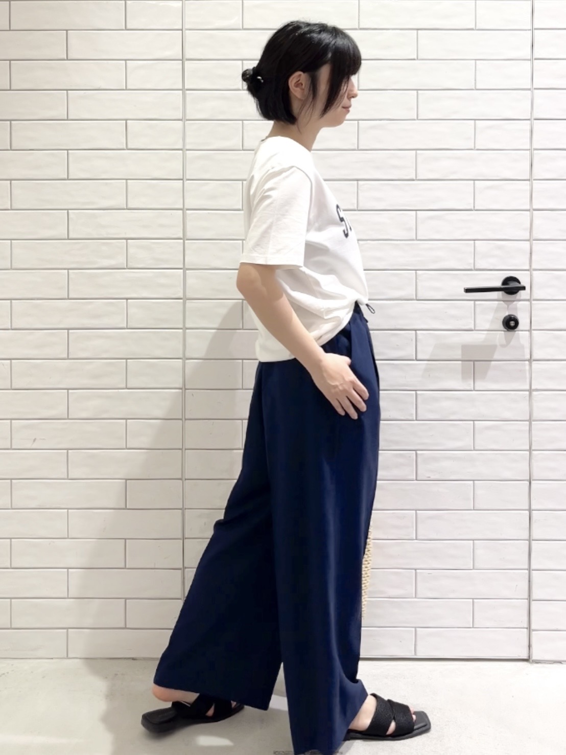 しおりさんの「OPAQUE.CLIP｜アソートロゴTシャツ【洗濯機OK】」を使ったコーディネート