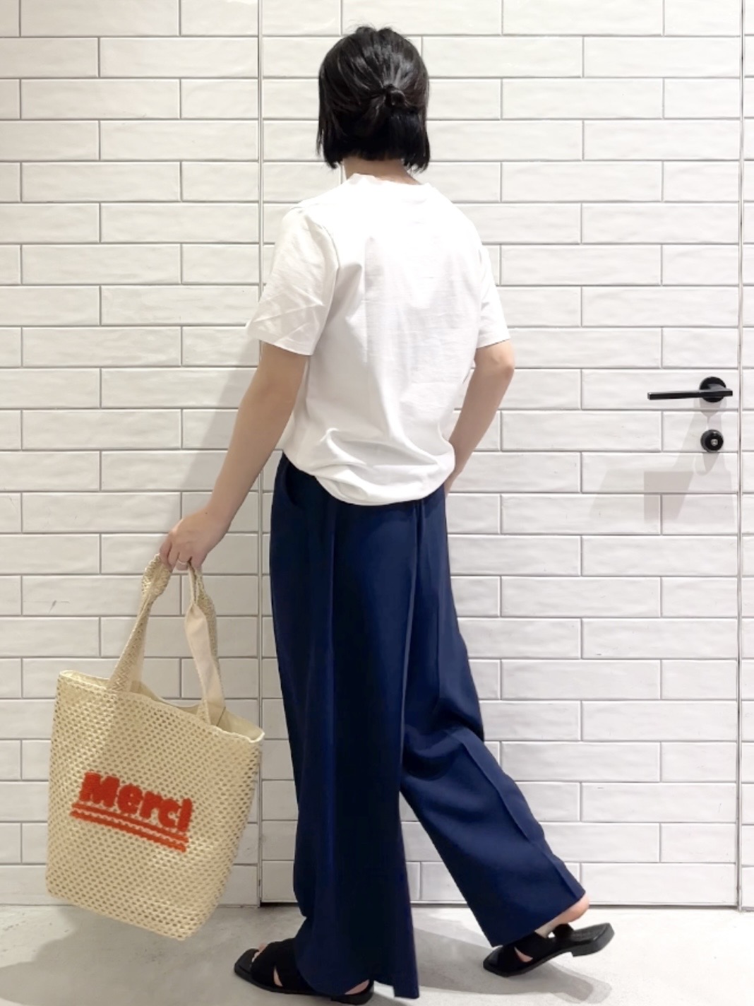 しおりさんの「OPAQUE.CLIP｜アソートロゴTシャツ【洗濯機OK】」を使ったコーディネート