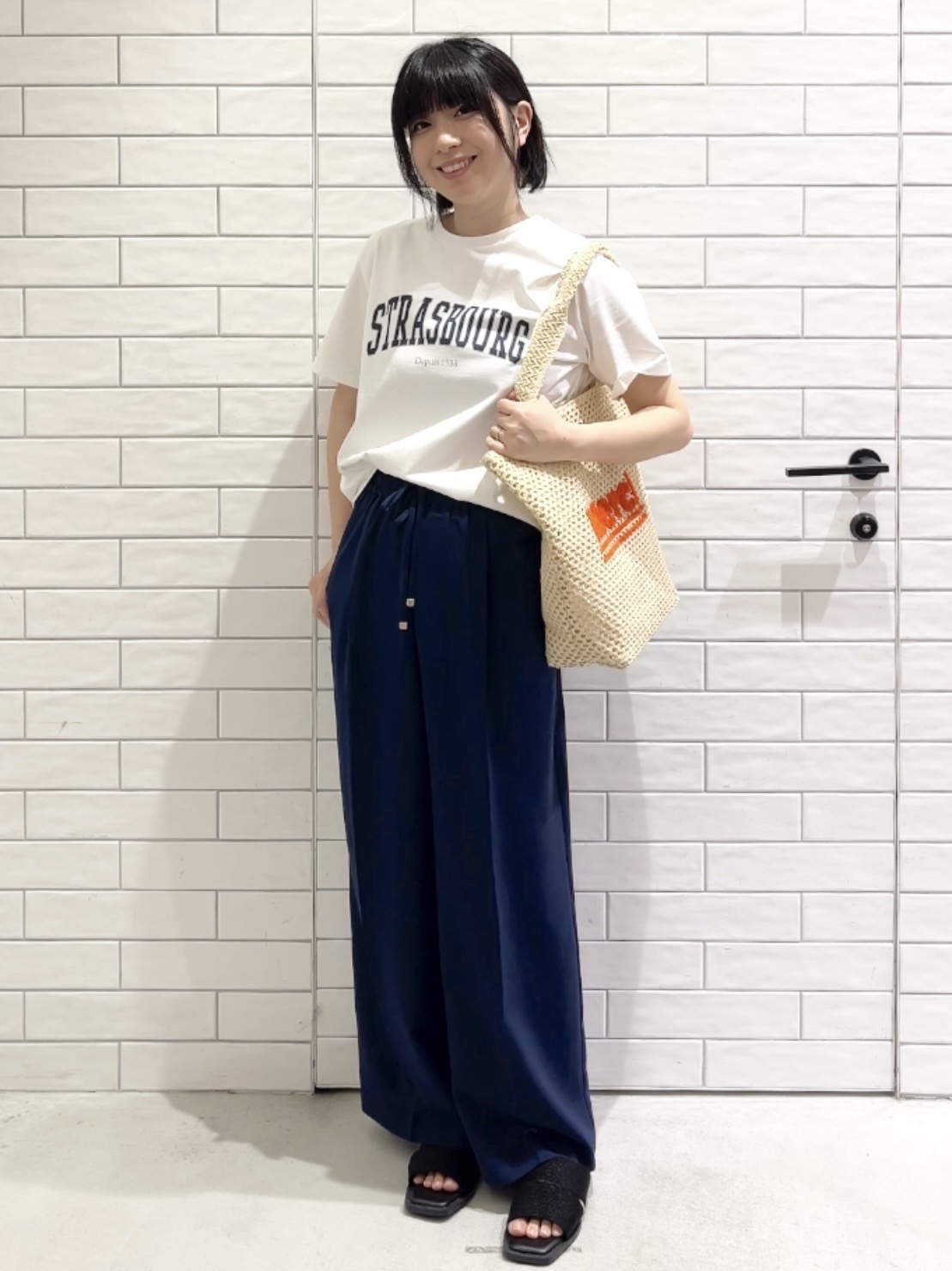 しおりさんの「OPAQUE.CLIP｜アソートロゴTシャツ【洗濯機OK】」を使ったコーディネート