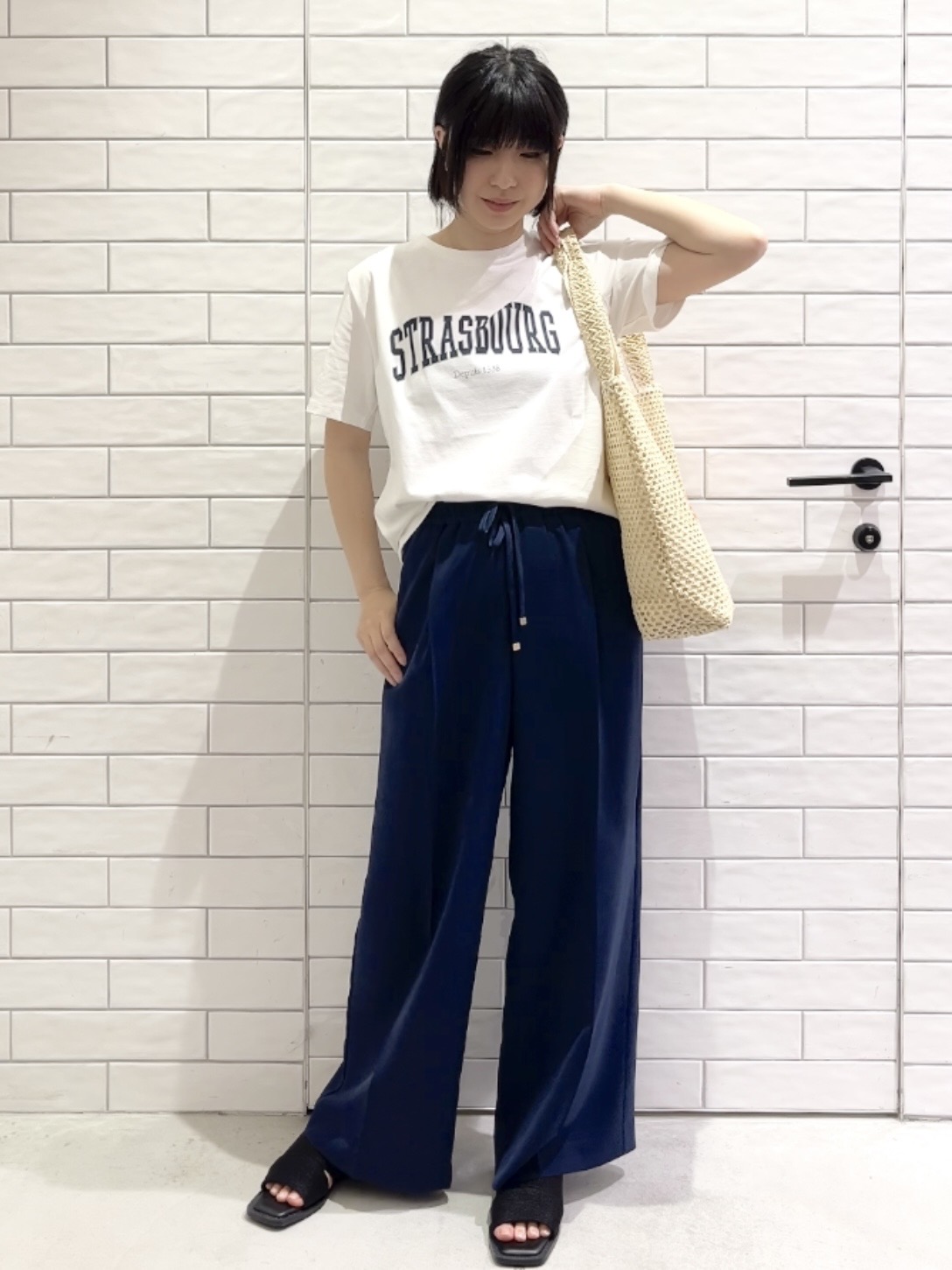 しおりさんの「OPAQUE.CLIP｜アソートロゴTシャツ【洗濯機OK】」を使ったコーディネート