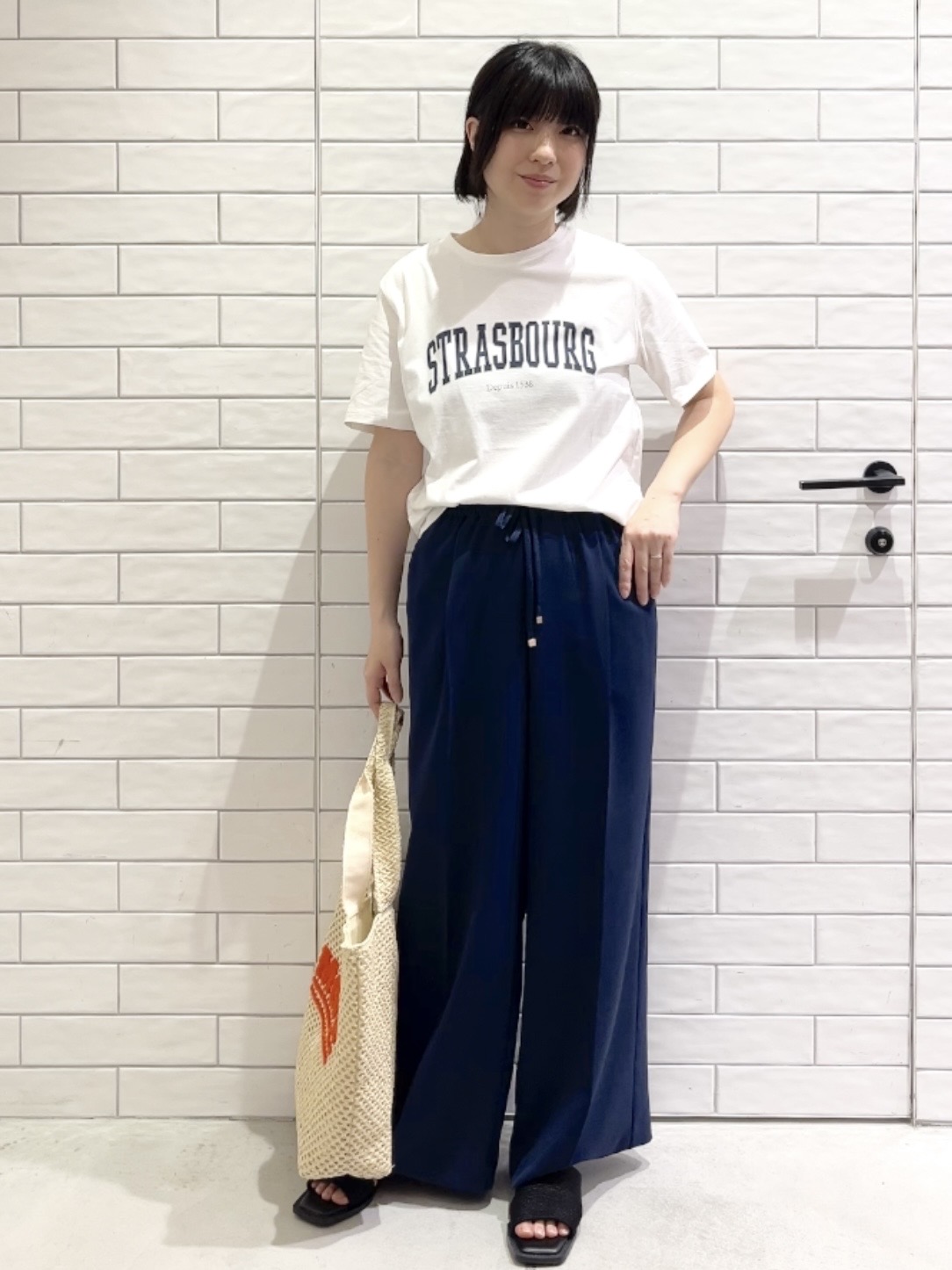 しおりさんの「OPAQUE.CLIP｜アソートロゴTシャツ【洗濯機OK】」を使ったコーディネート