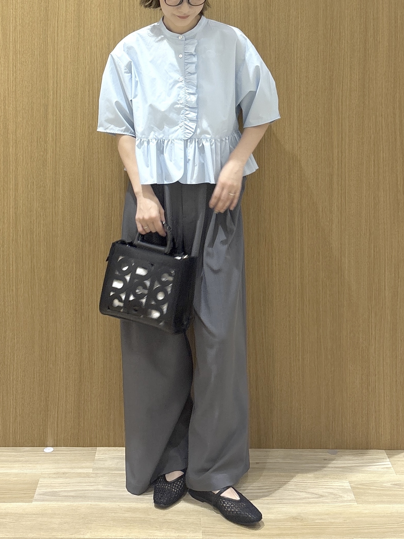 たけねぇさんの「OPAQUE.CLIP｜フリルペプラムシャツブラウス【洗濯機OK】」を使ったコーディネート