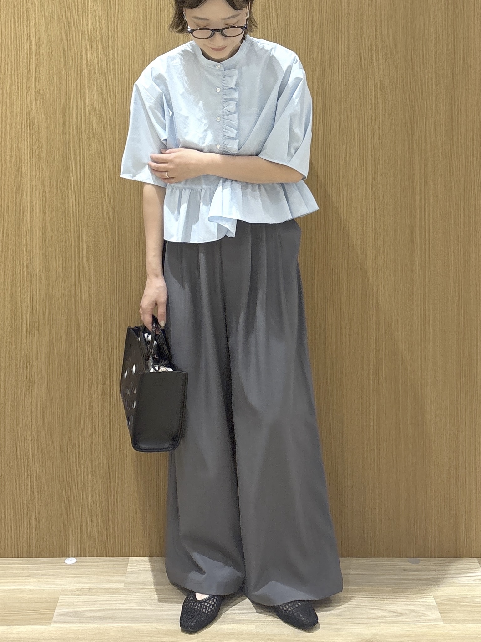 たけねぇさんの「OPAQUE.CLIP｜フリルペプラムシャツブラウス【洗濯機OK】」を使ったコーディネート