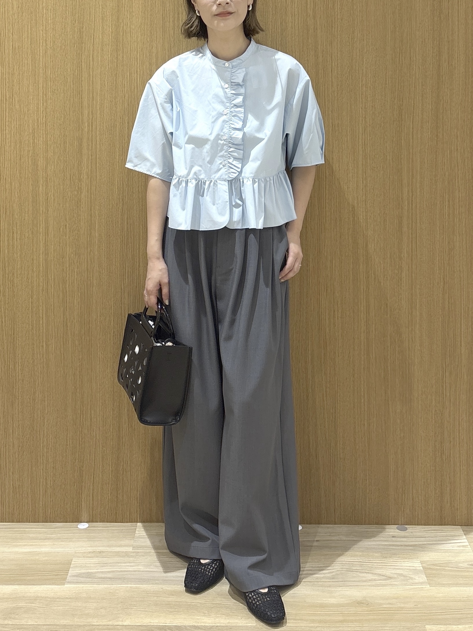 たけねぇさんの「OPAQUE.CLIP｜フリルペプラムシャツブラウス【洗濯機OK】」を使ったコーディネート