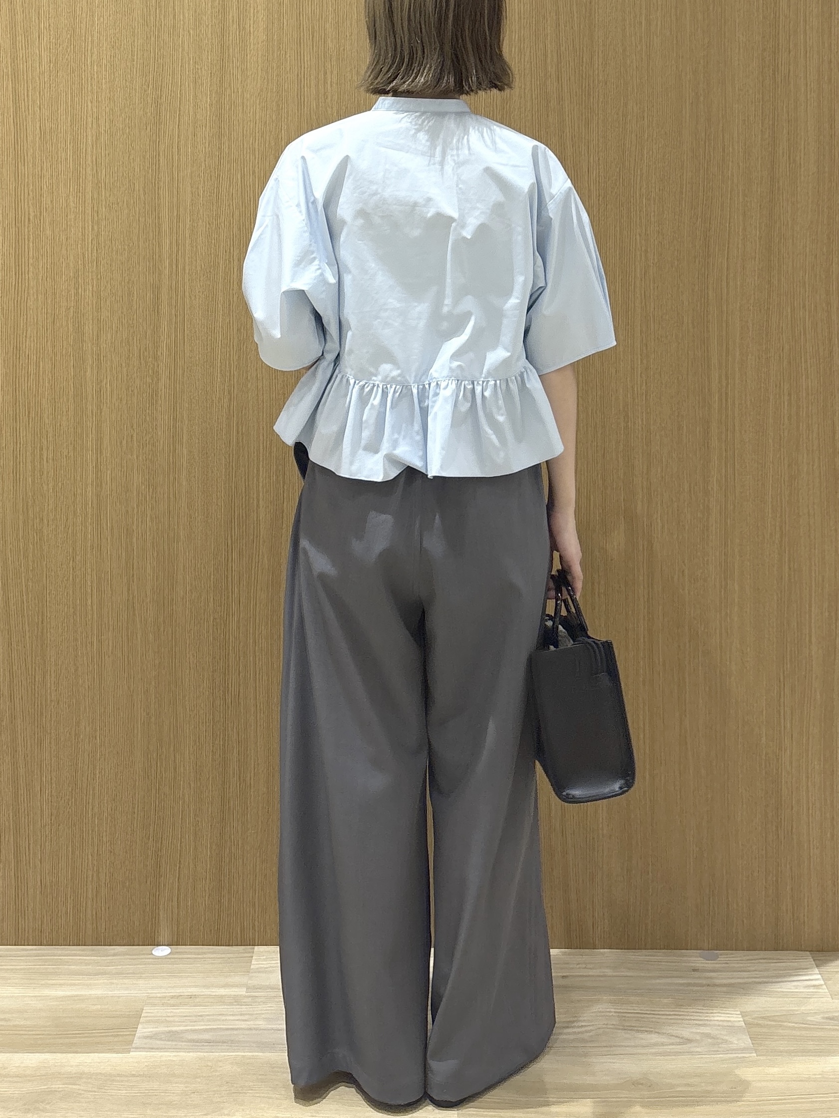 たけねぇさんの「OPAQUE.CLIP｜フリルペプラムシャツブラウス【洗濯機OK】」を使ったコーディネート