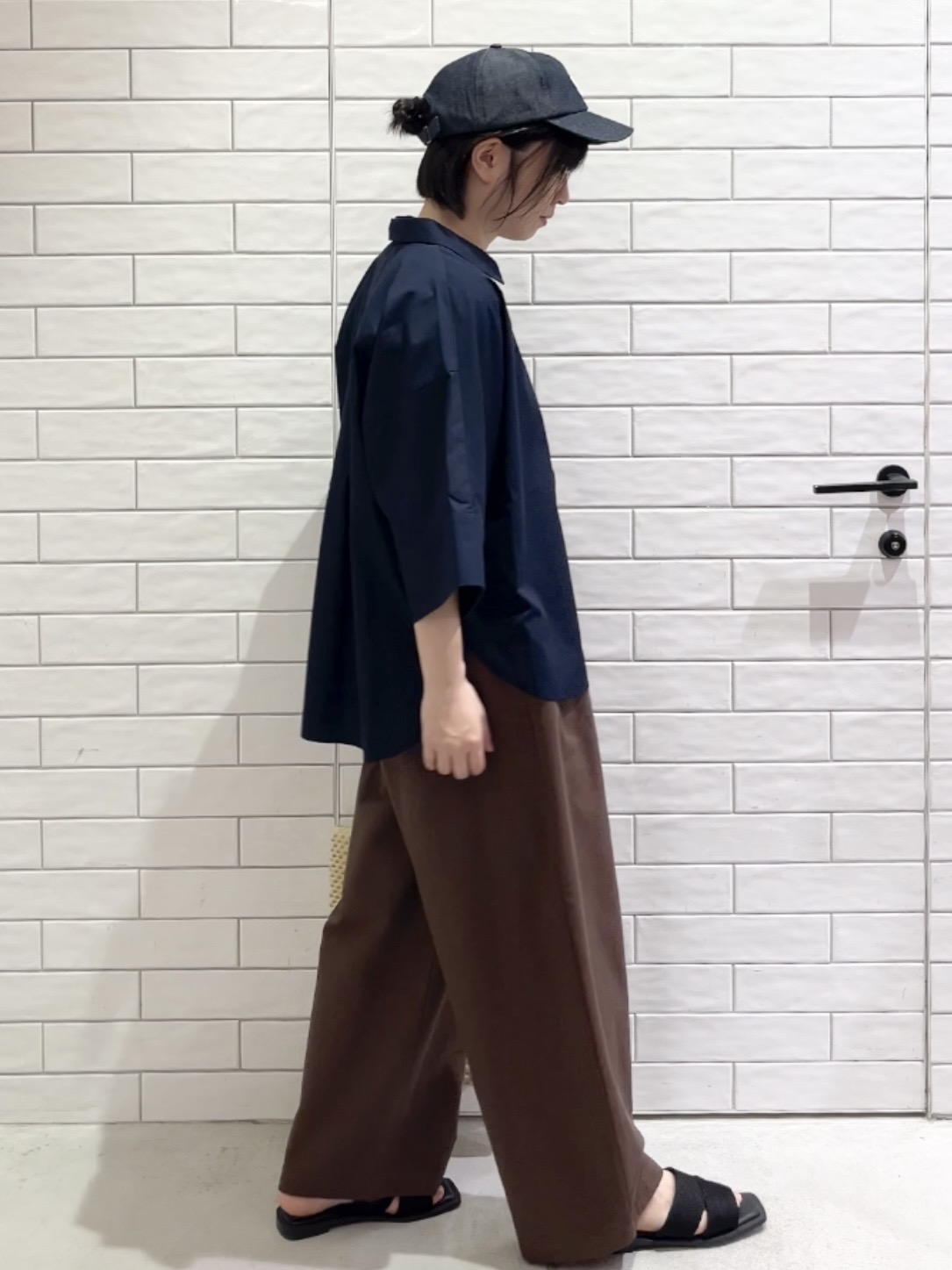しおりさんの「OPAQUE.CLIP｜【接触冷感】ハーフスリーブシャツ《洗濯機OK／防シワ加工》」を使ったコーディネート