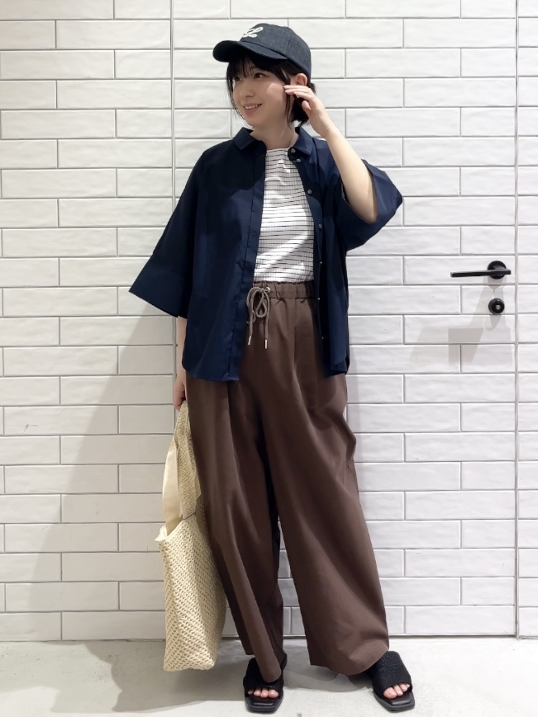 しおりさんの「OPAQUE.CLIP｜【接触冷感】ハーフスリーブシャツ《洗濯機OK／防シワ加工》」を使ったコーディネート